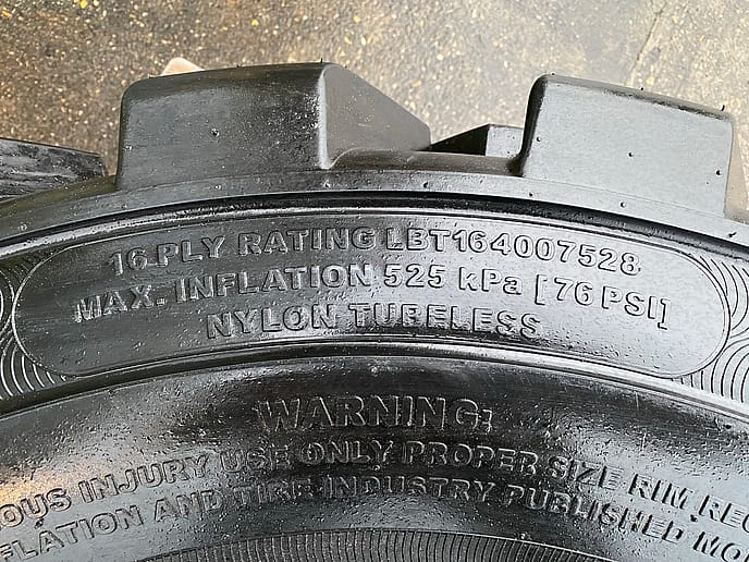 Solidboss 400/75-28 Tyres - Gallery image 9