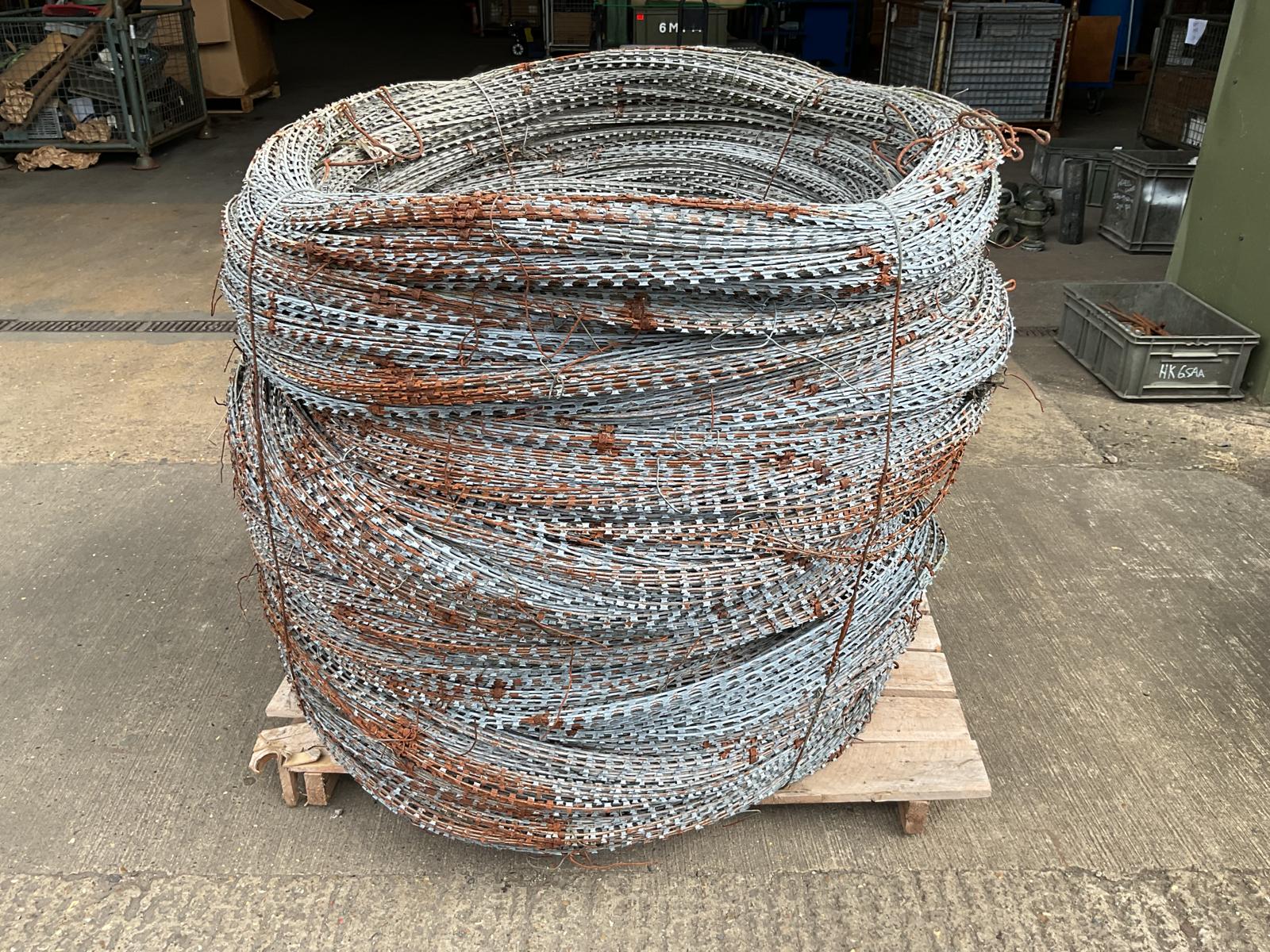 1x Pallet of Unissued Galvanised Razor Wire - Gallery image 1