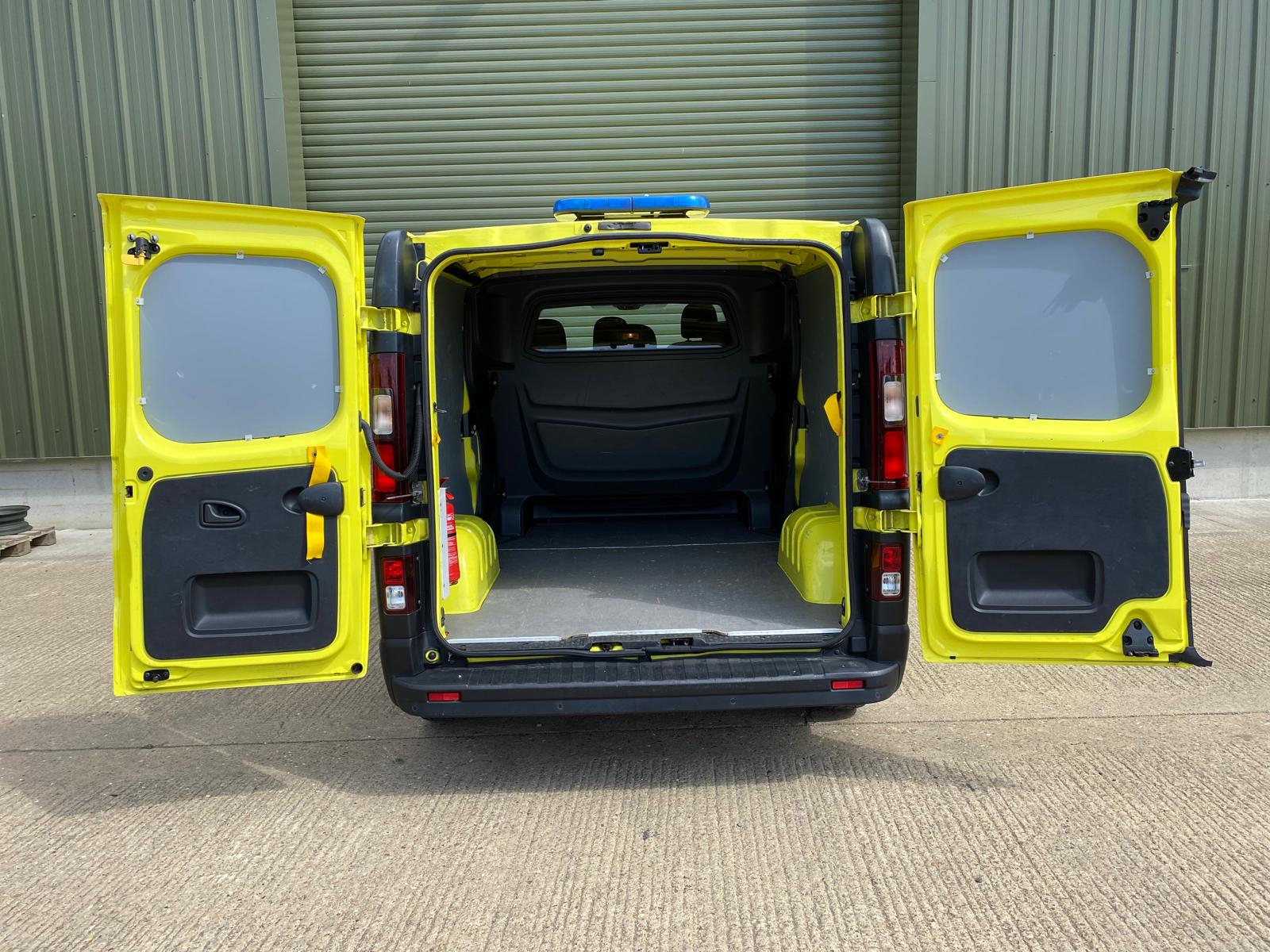 2015 Vauxhall Vivaro 2900 1.6 CDTi LWB 6 seat crew van - Gallery image 11