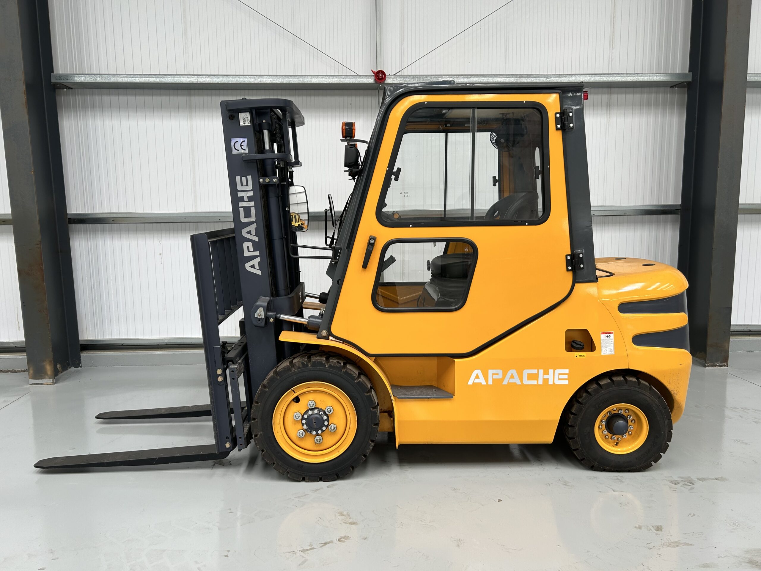 Apache HH30Z 3 ton: Diesel Forklift Truck - Gallery image 2