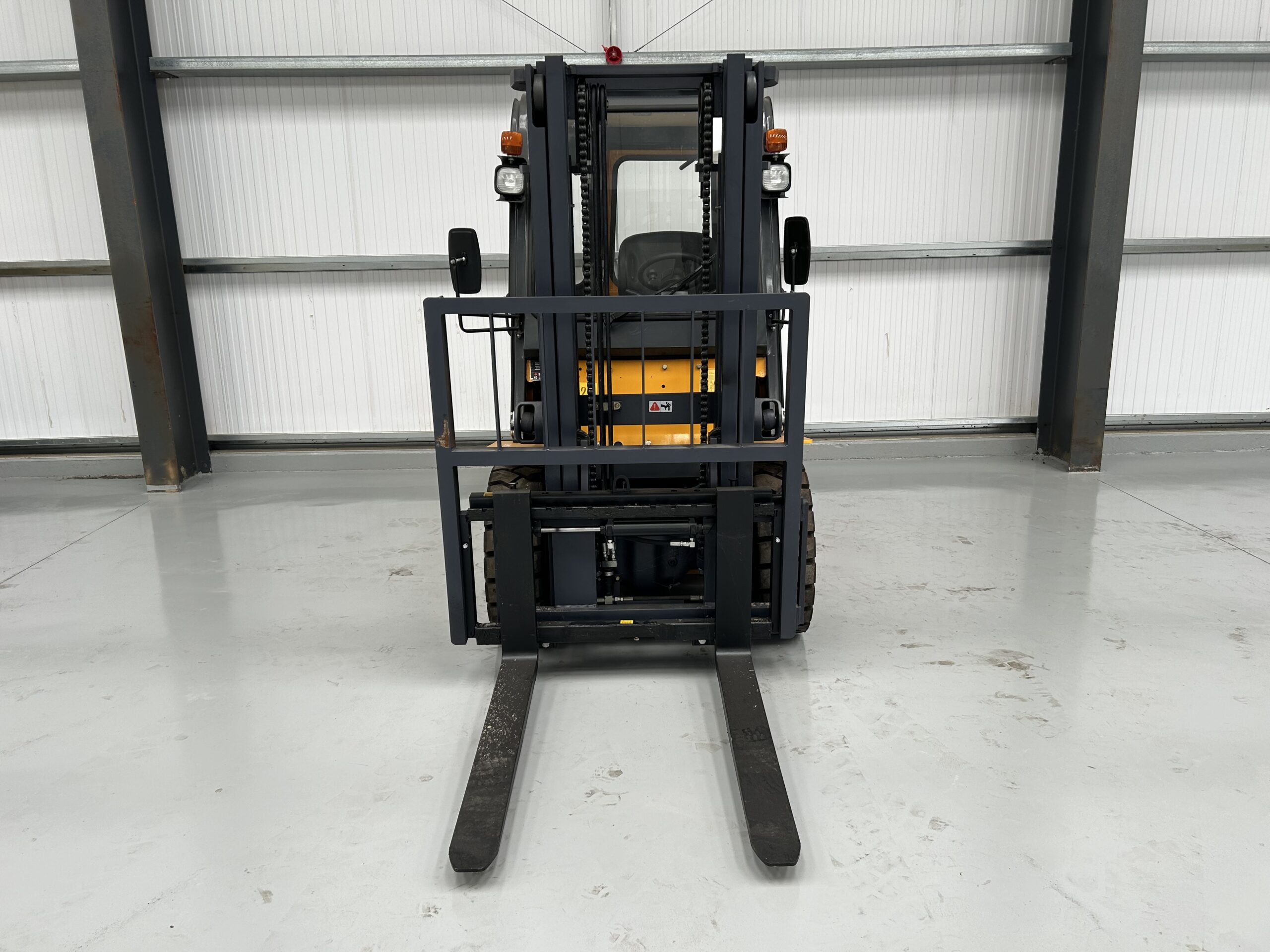 Apache HH30Z 3 ton: Diesel Forklift Truck - Gallery image 9