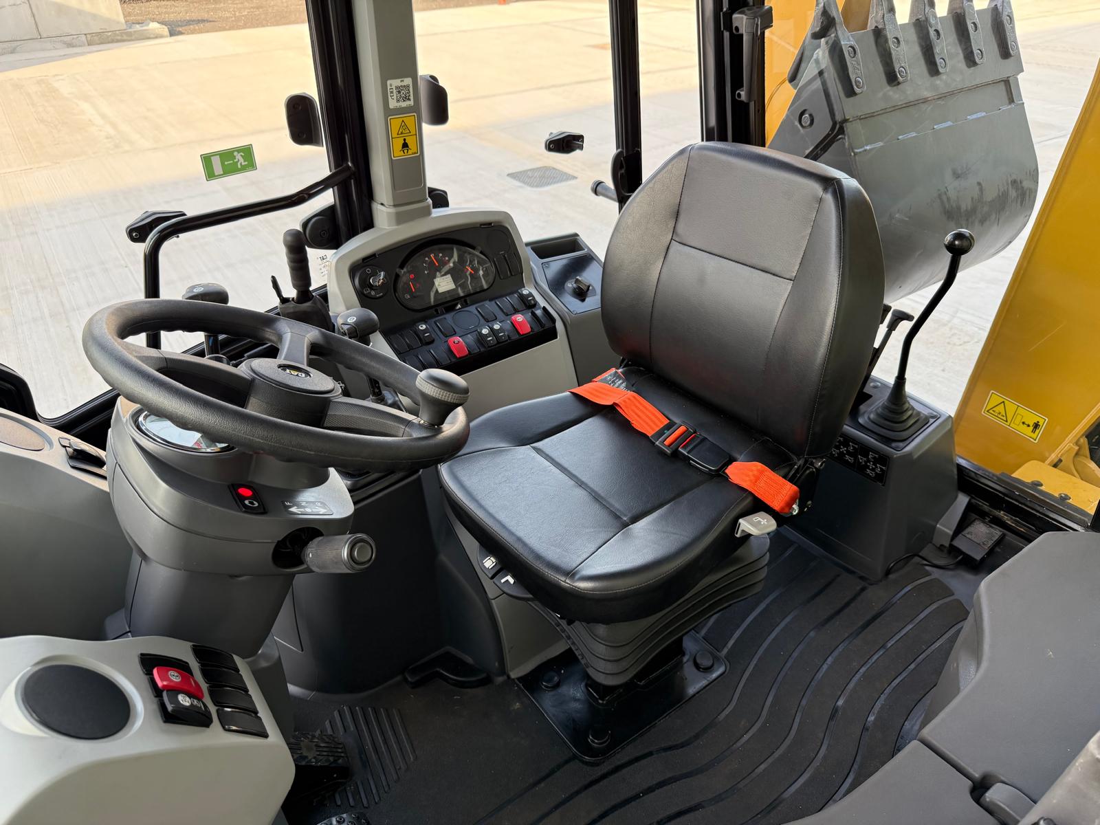 CAT 424 Backhoe Loader 4WD - Gallery image 24