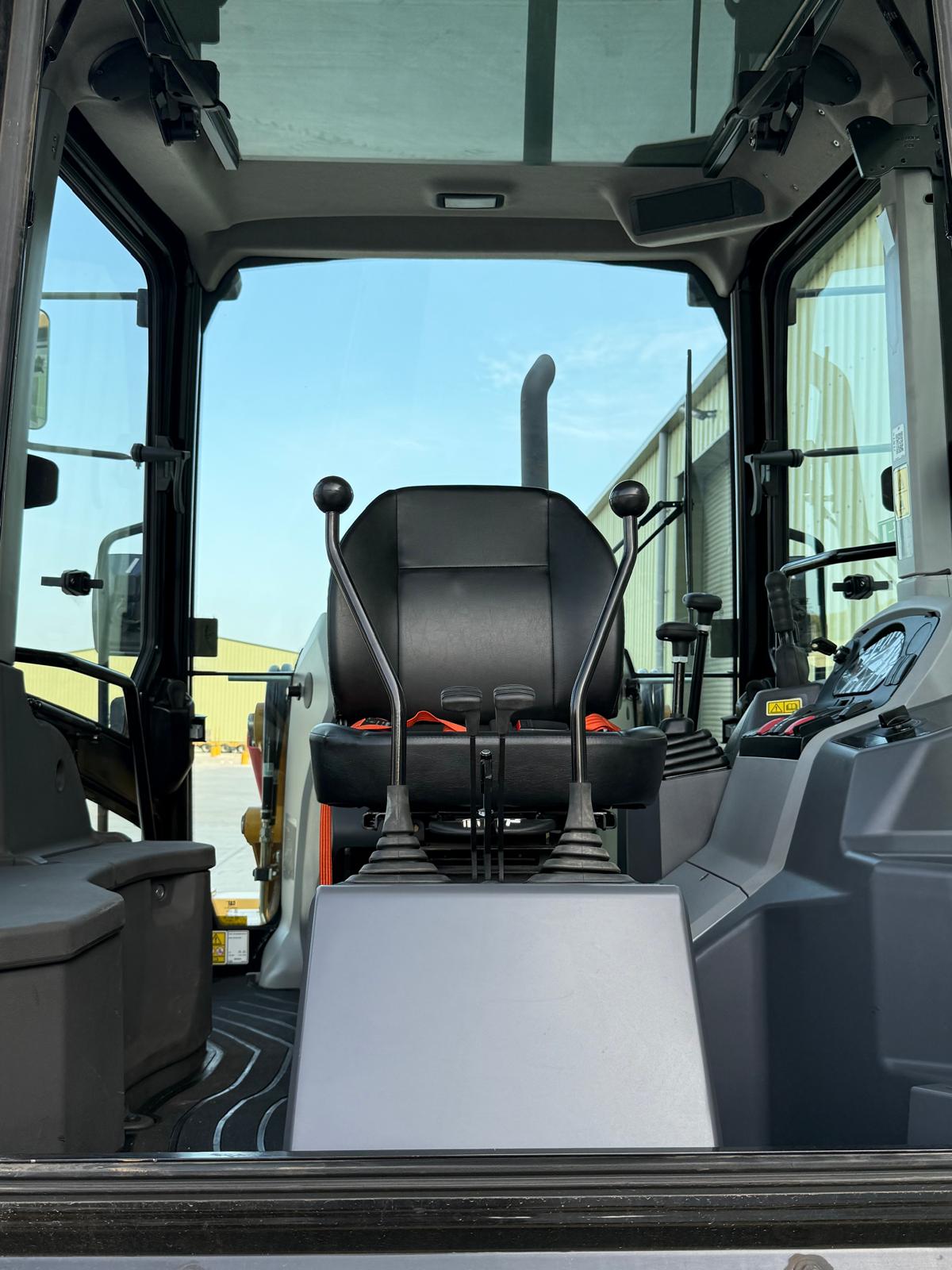CAT 424 Backhoe Loader 4WD - Gallery image 38