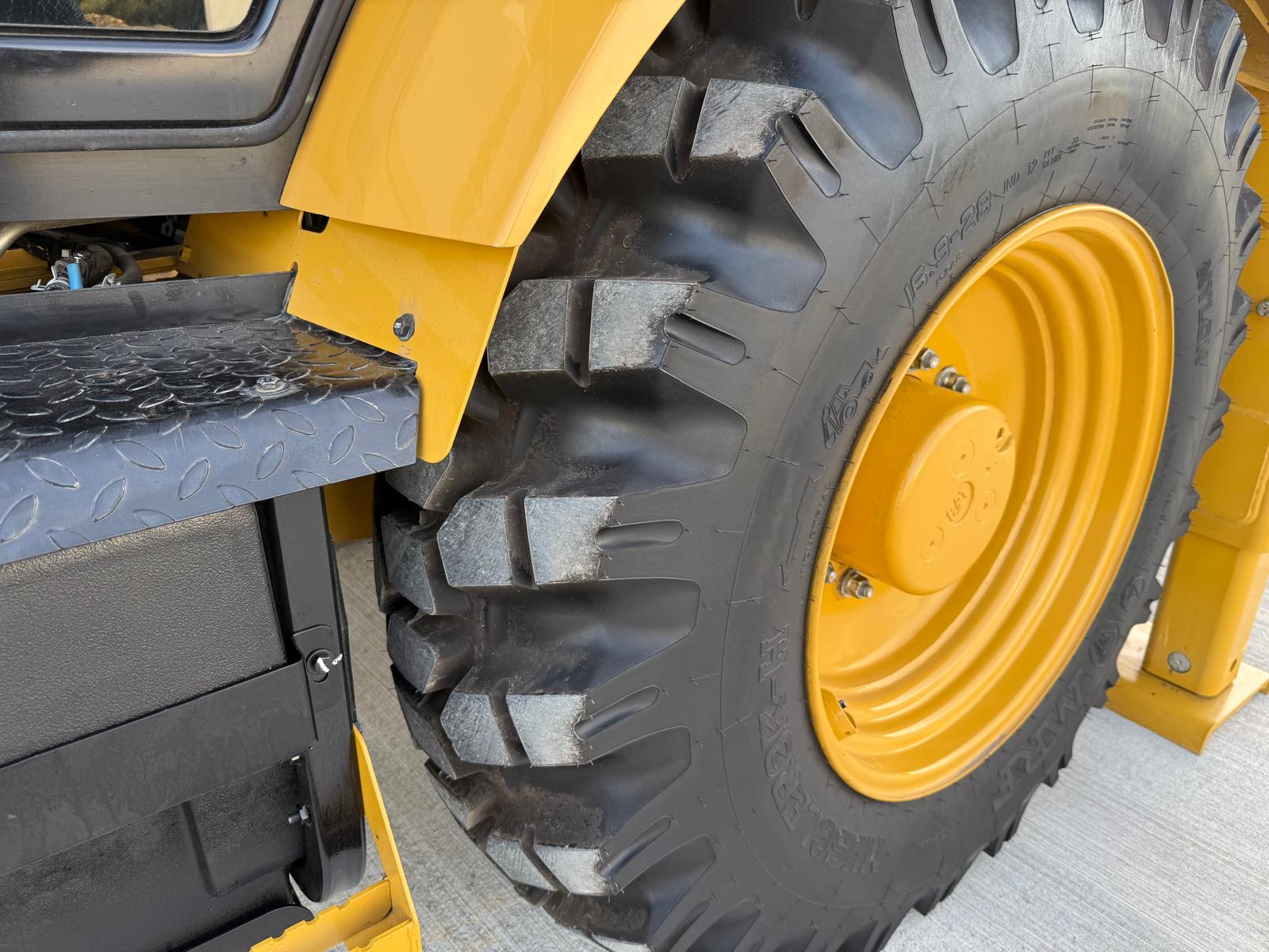 CAT 424 Backhoe Loader 4WD - Gallery image 42