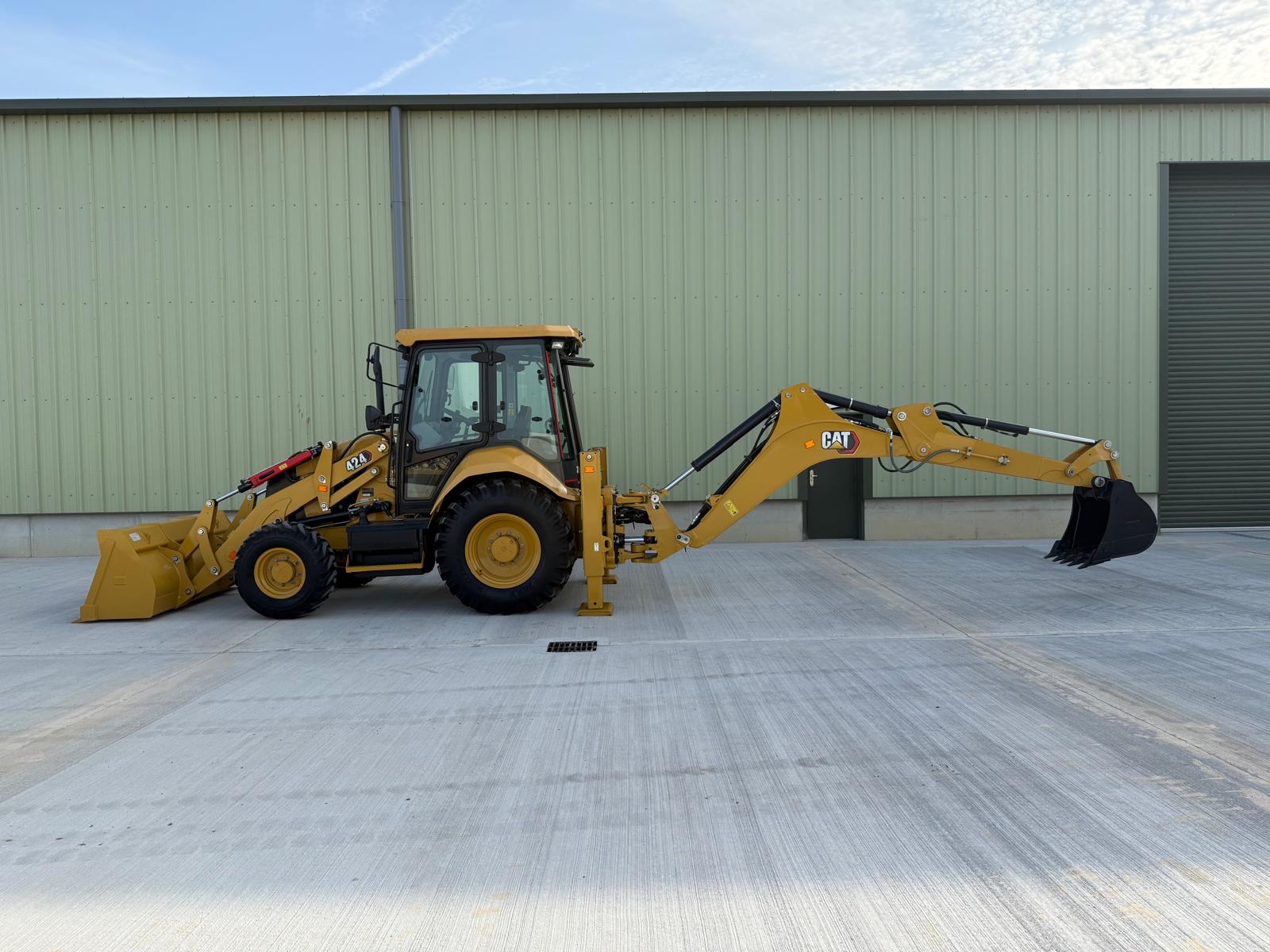 CAT 424 Backhoe Loader 4WD Direct sales & actions of - UK - Witham ...