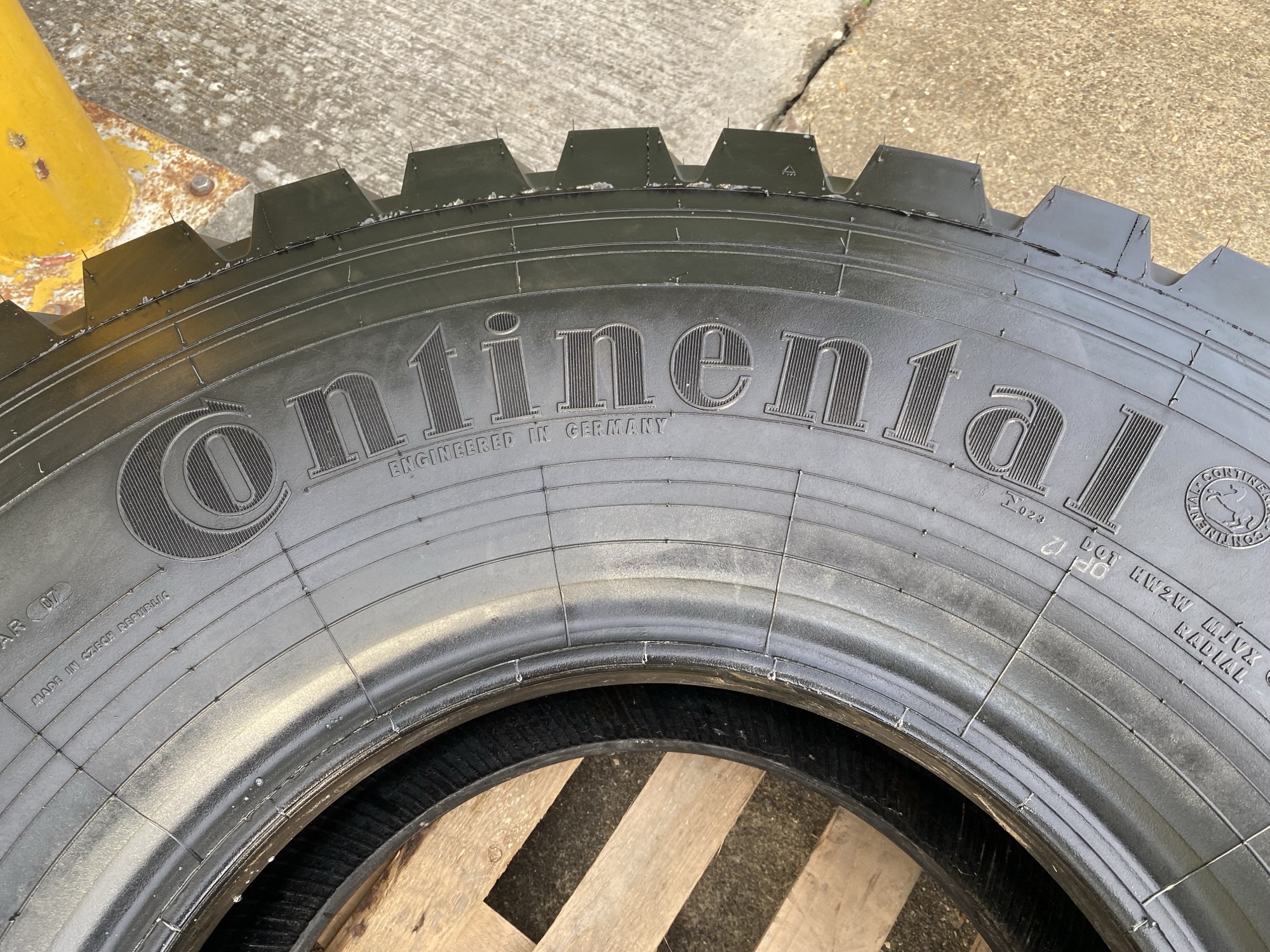 Continental 14.00 R20 HCS Tyre, Unused - Gallery image 9