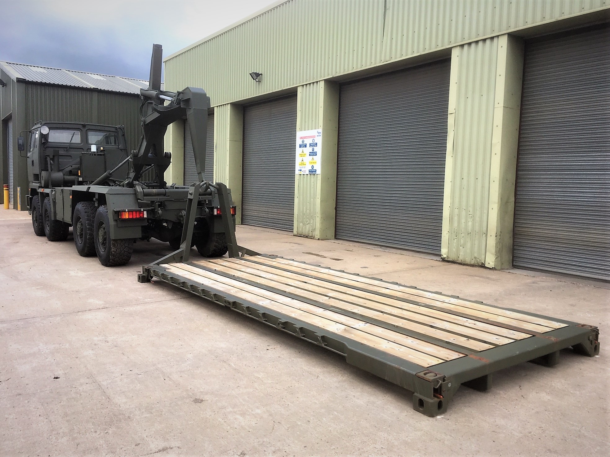 DAF 8x6 DROPS LHD Hook Loader - Gallery image 10