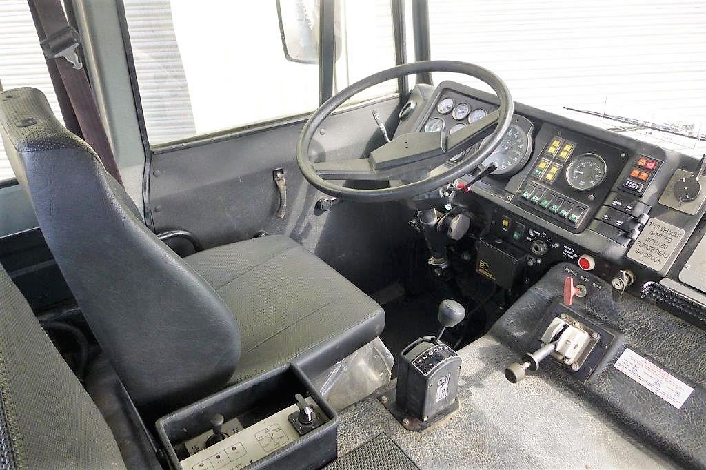 Foden 8x6 DROPS LHD Hook Loader - Gallery image 16