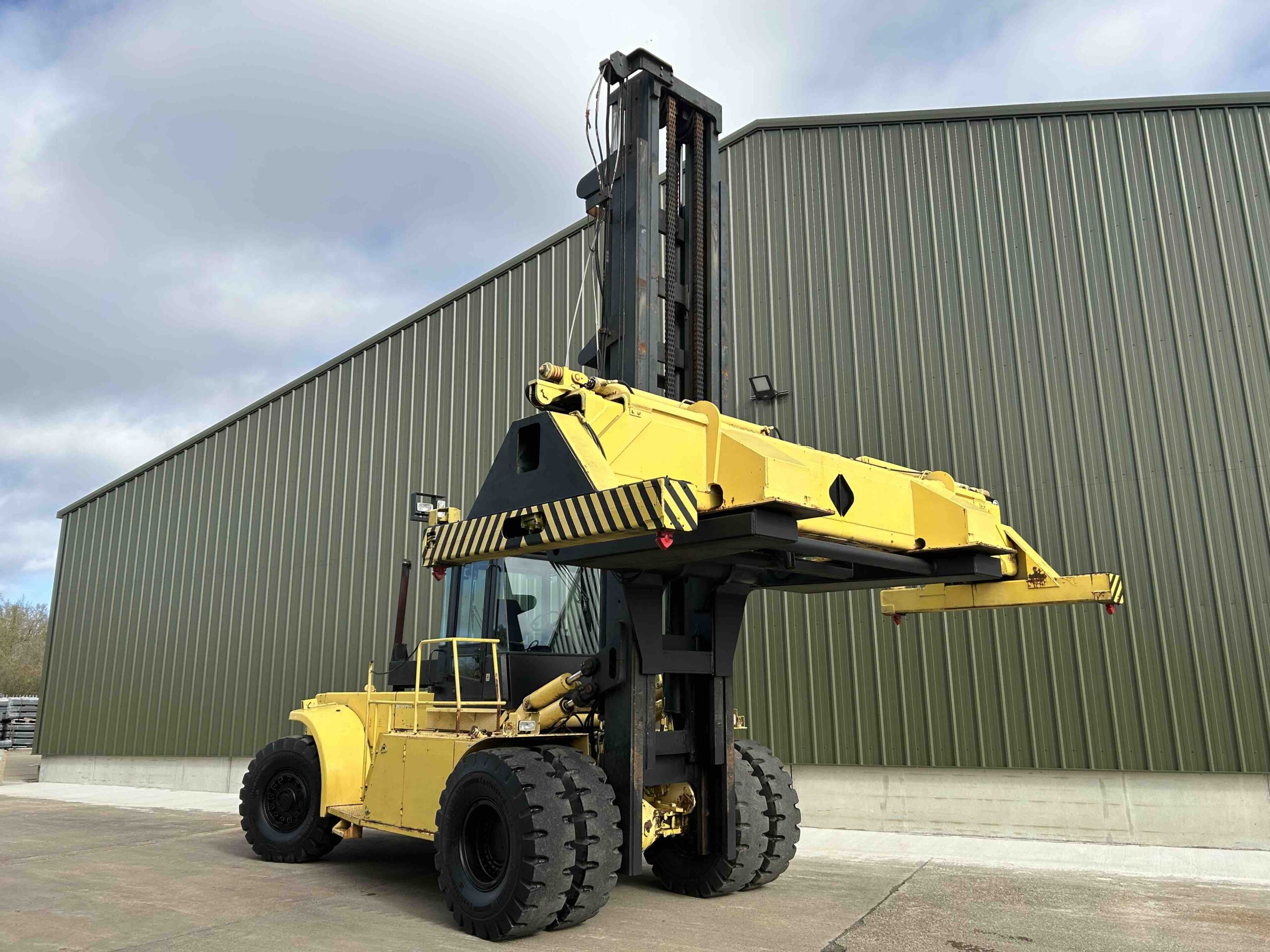 Hyster H32.00F-16CH: Container Handler - Gallery image 1