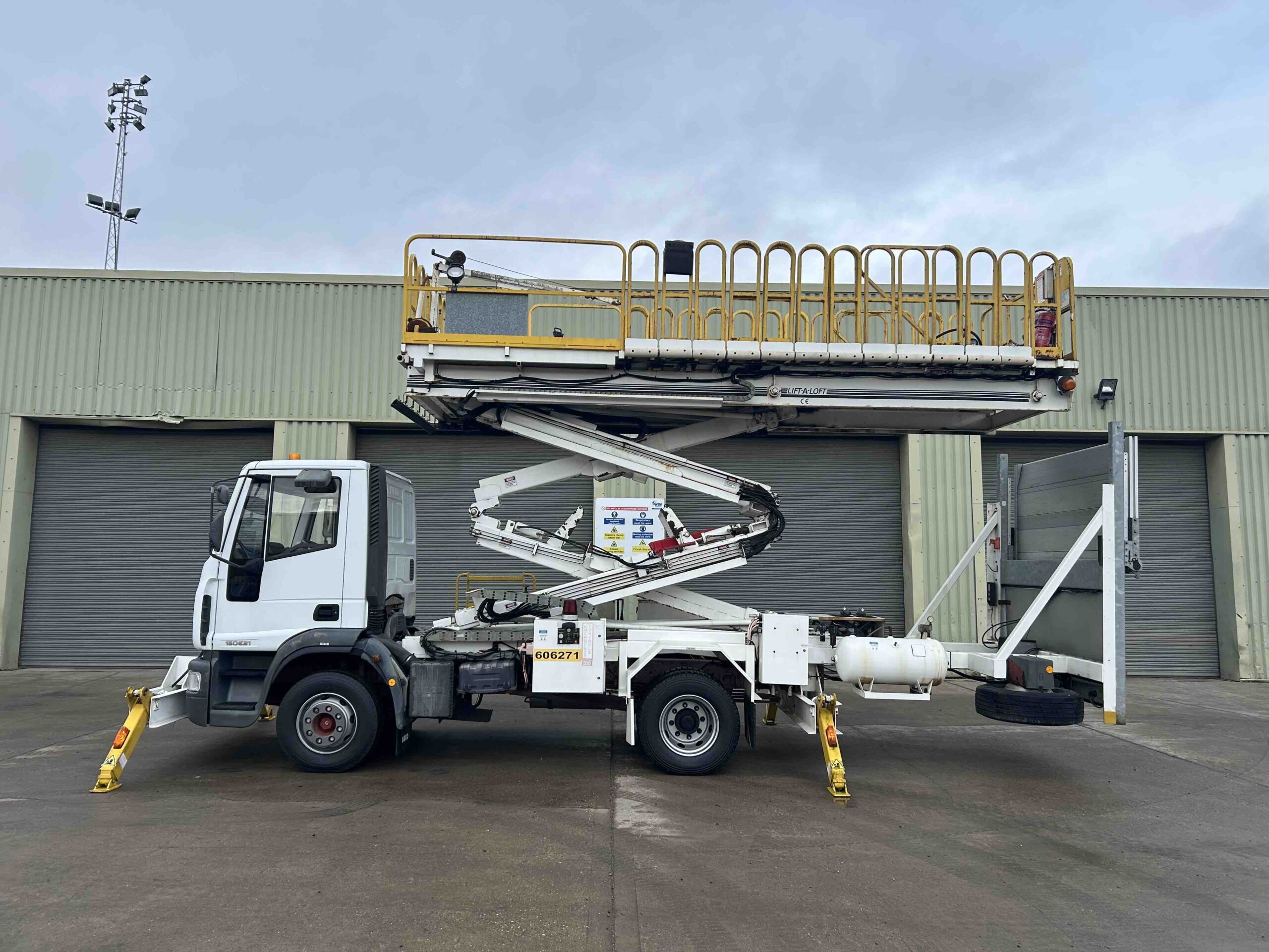 Iveco Euro Cargo 150/E21 Aircraft : Maintenance Lift - Gallery image 5