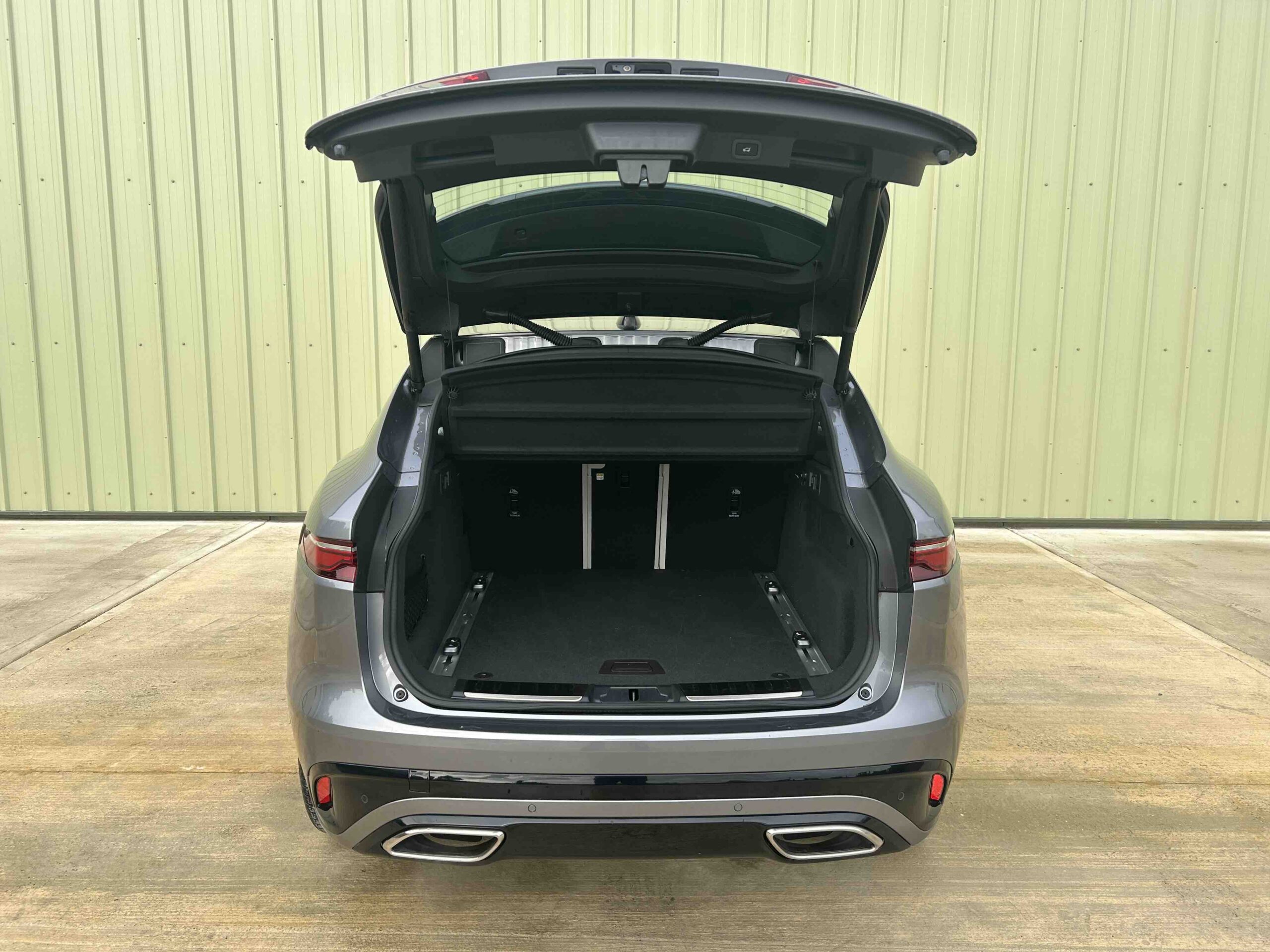 Jaguar: F Pace P400 R Dynamic S LHD - Gallery image 10