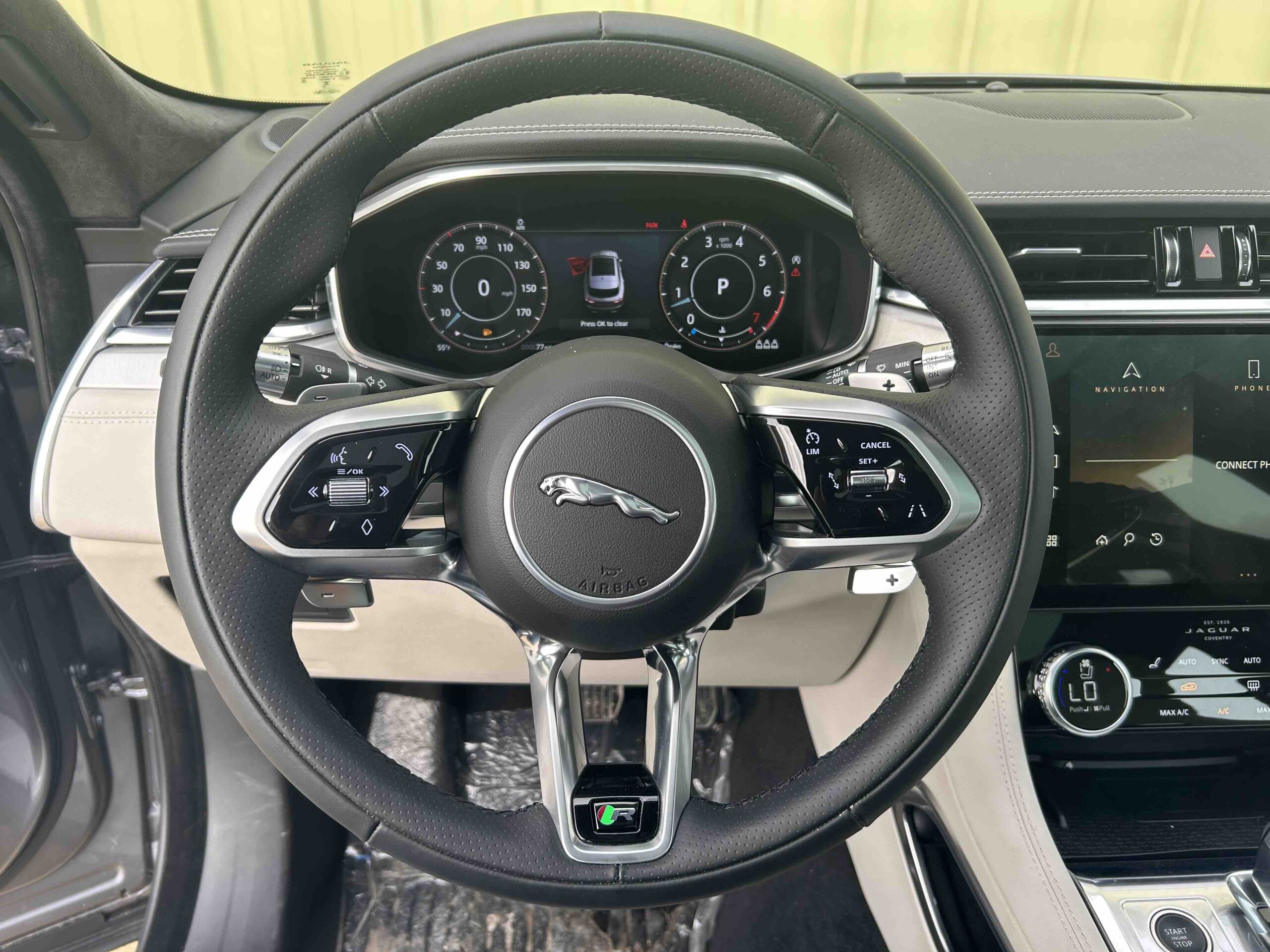 Jaguar: F Pace P400 R Dynamic S LHD - Gallery image 15