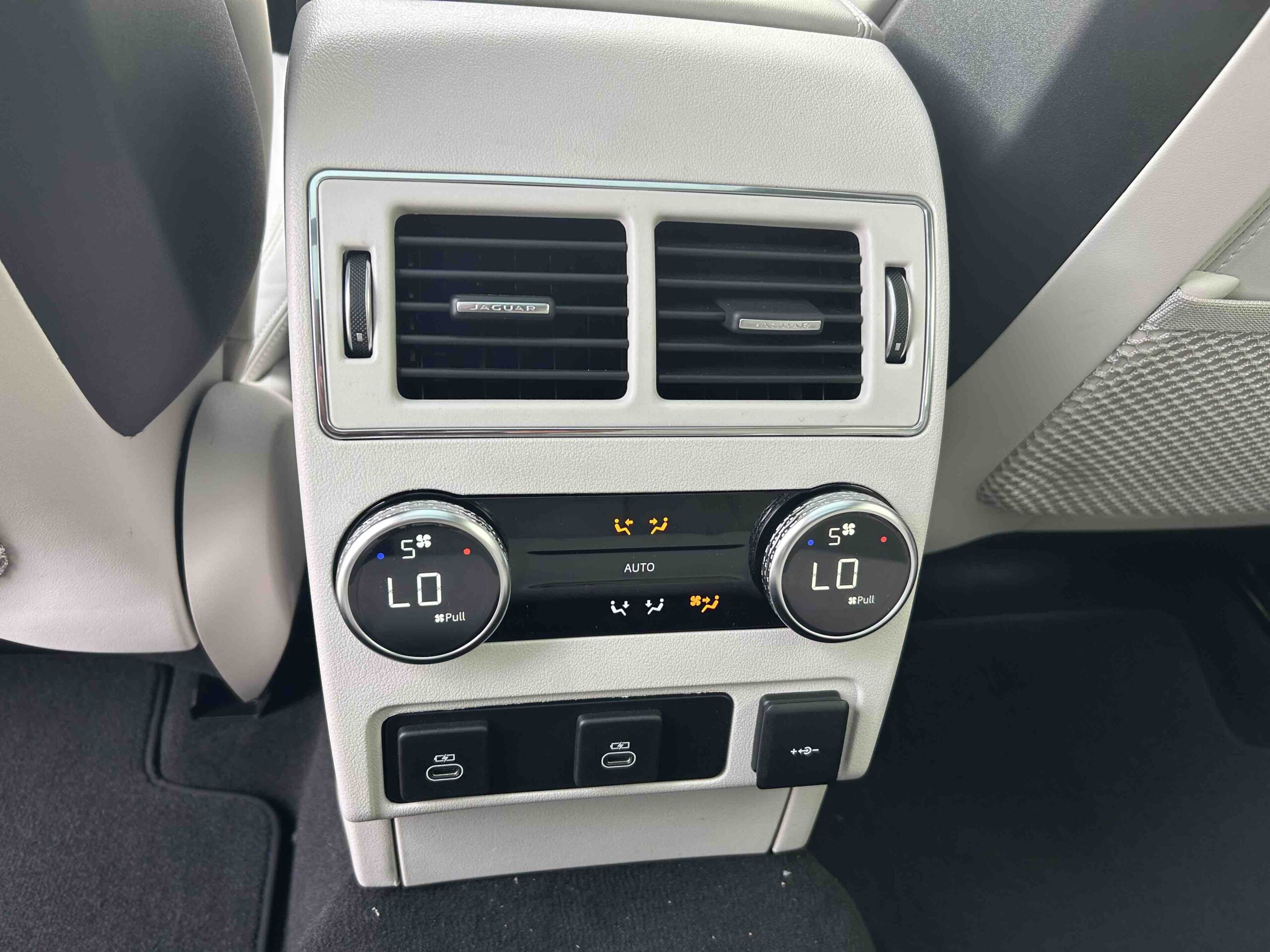 Jaguar: F Pace P400 R Dynamic S LHD - Gallery image 20