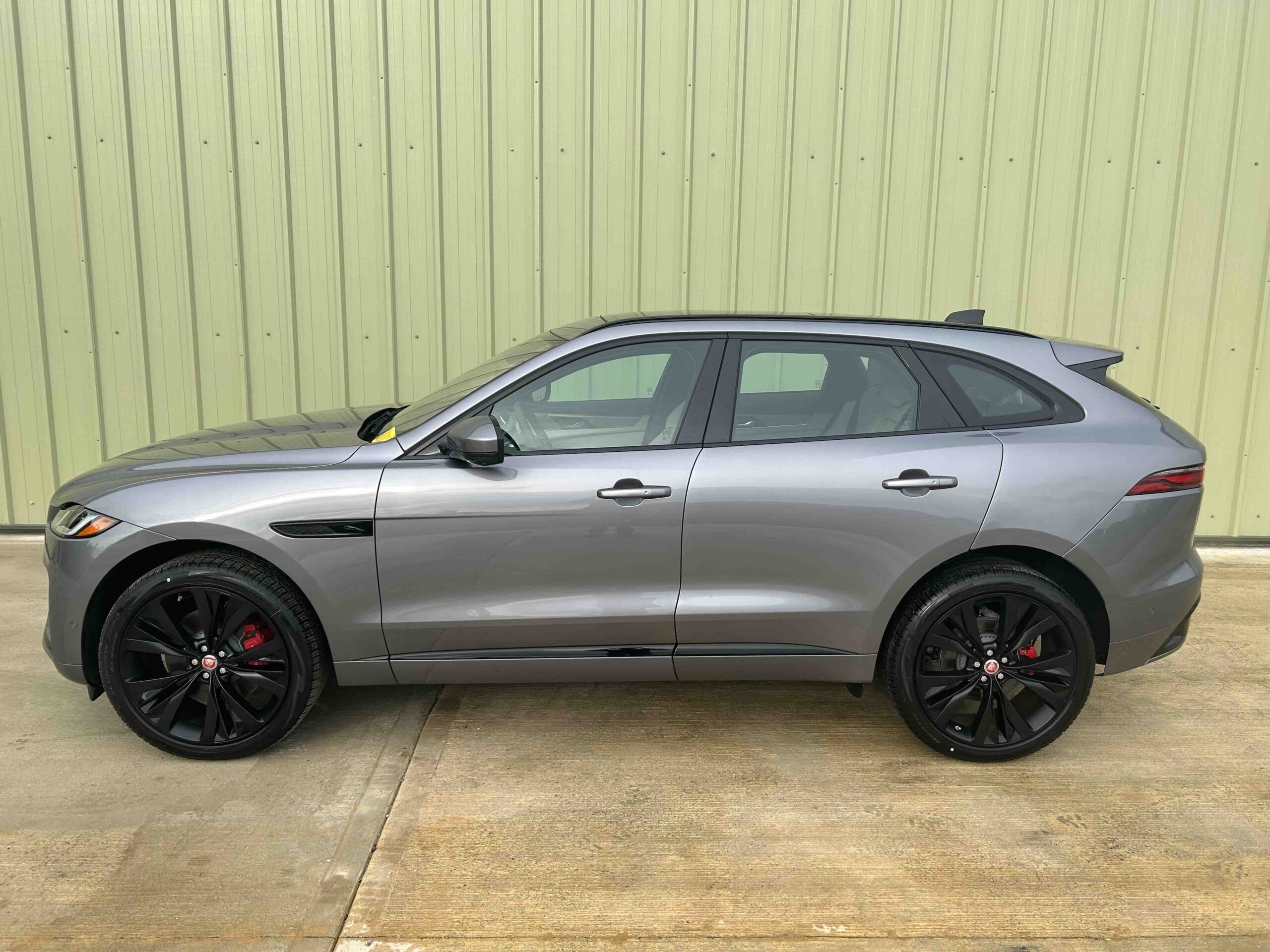 Jaguar: F Pace P400 R Dynamic S LHD - Gallery image 4