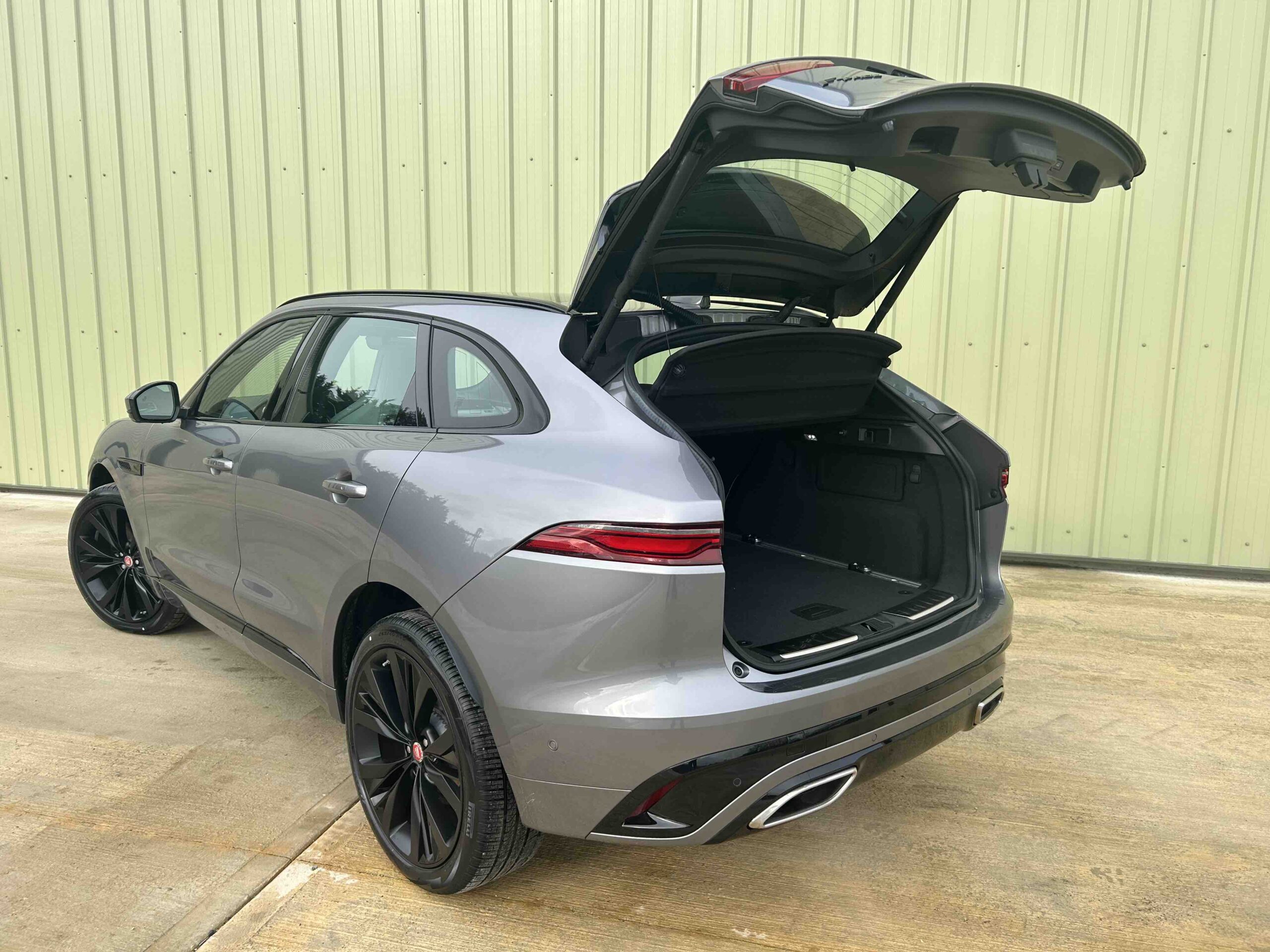 Jaguar: F Pace P400 R Dynamic S LHD - Gallery image 8