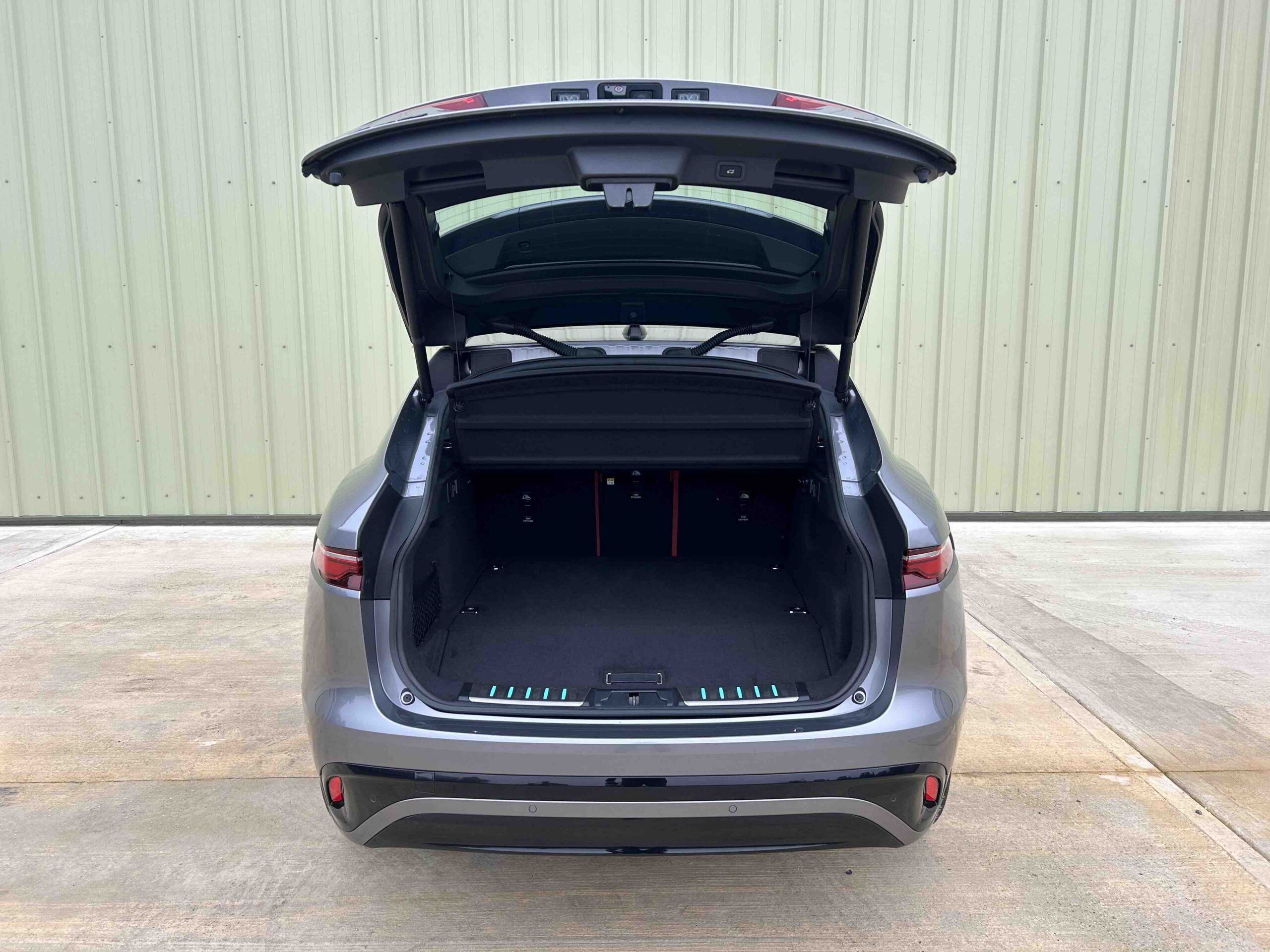Jaguar: F Pace P400e R Dynamic HSE LHD - Gallery image 10