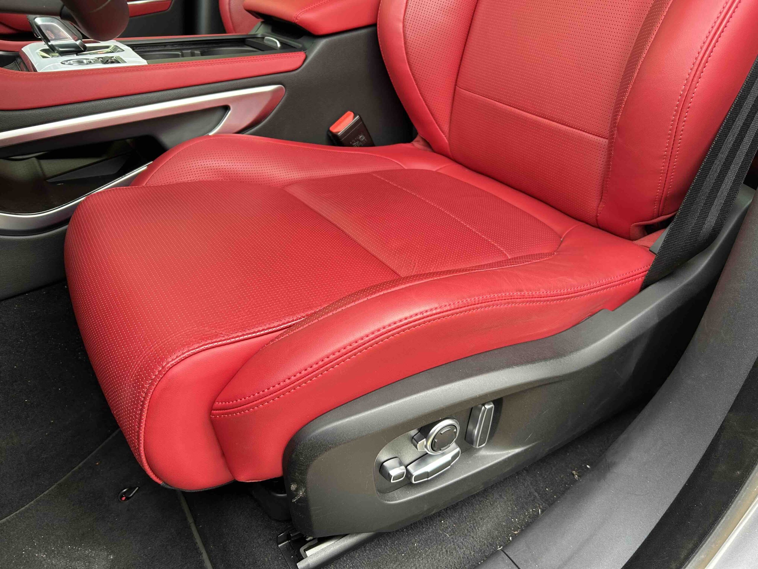 Jaguar: F Pace P400e R Dynamic HSE LHD - Gallery image 13