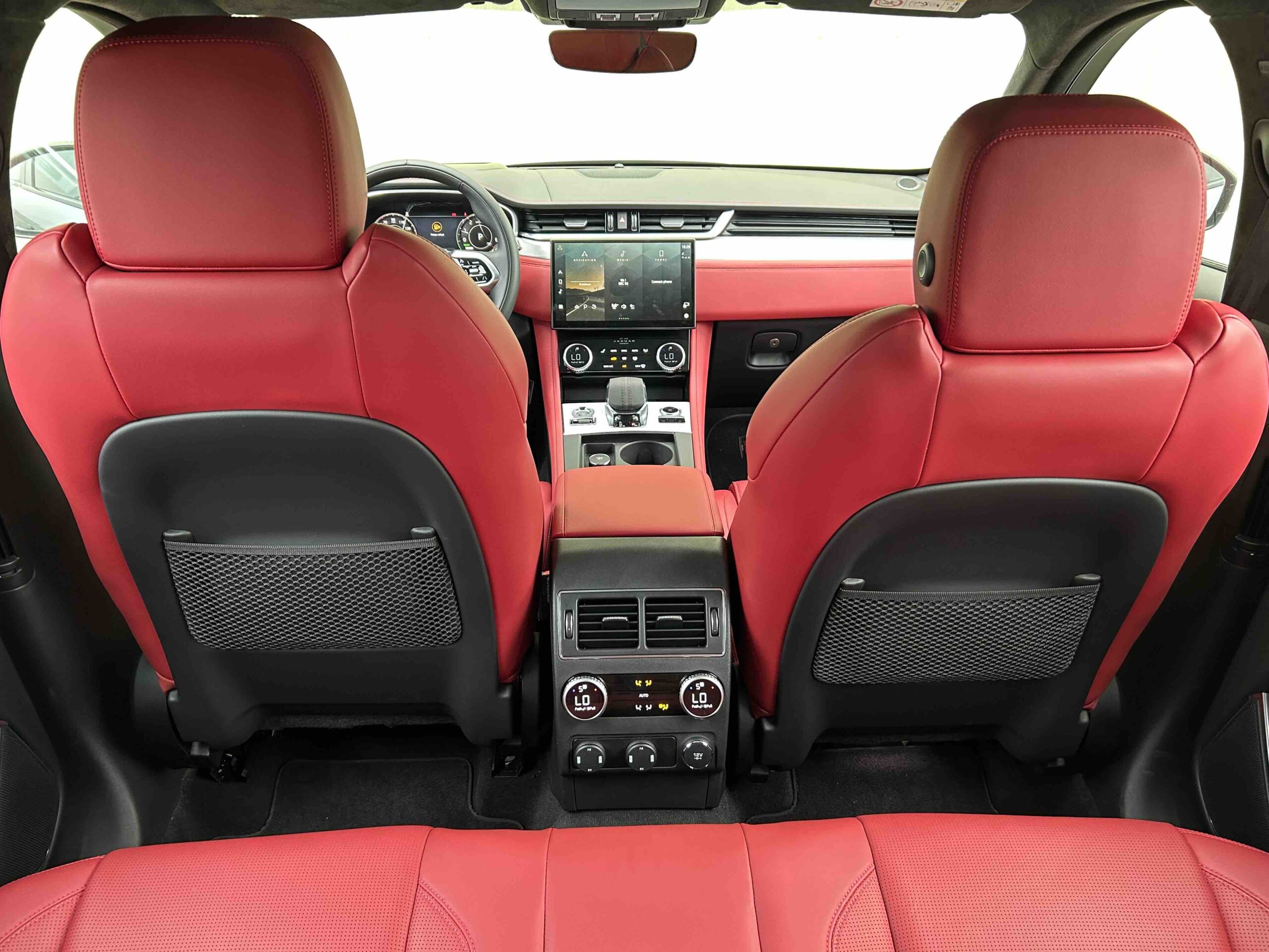 Jaguar: F Pace P400e R Dynamic HSE LHD - Gallery image 18