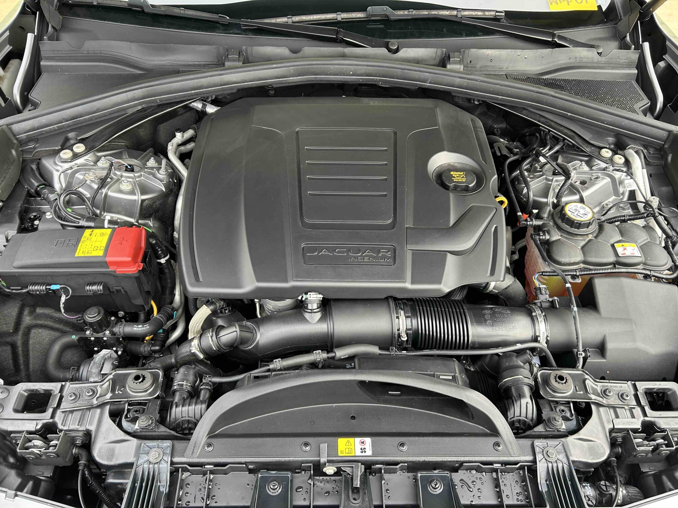 Jaguar: F Pace P400e R Dynamic HSE LHD - Gallery image 26