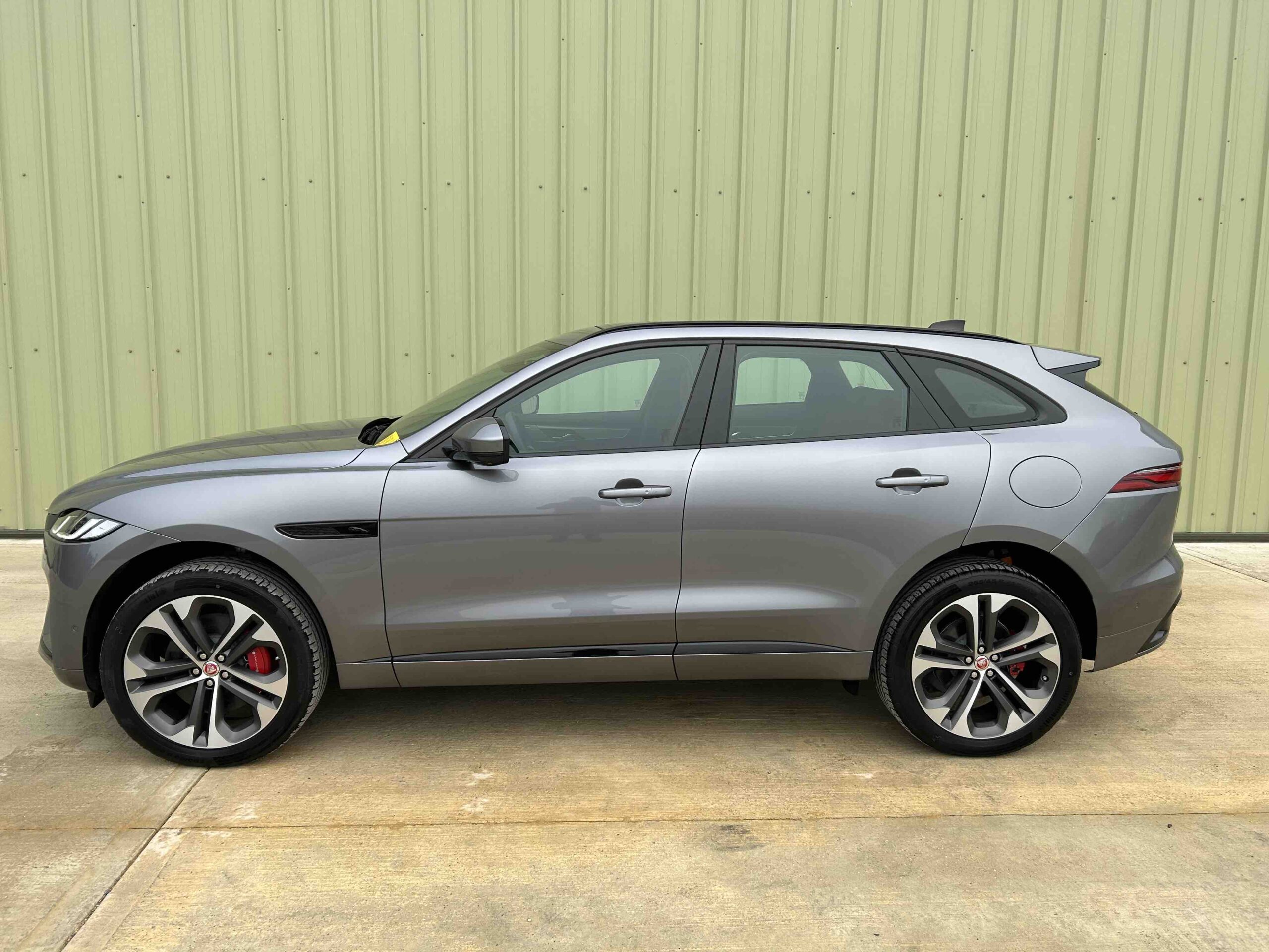 Jaguar: F Pace P400e R Dynamic HSE LHD - Gallery image 4