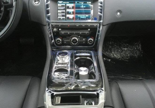 Jaguar: XJ 3.0 V6 AWD Auto Premium LWB - Gallery image 14