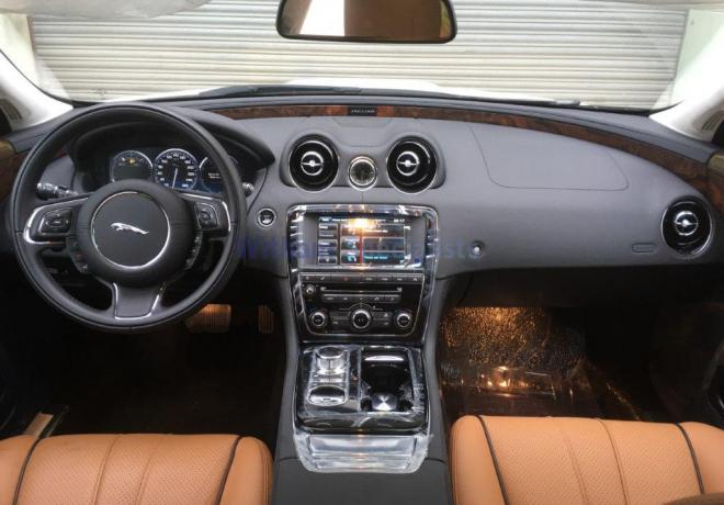 Jaguar: XJ 3.0L V6 S/C Petrol AWD Auto 4 door LWB Premium - Gallery image 15