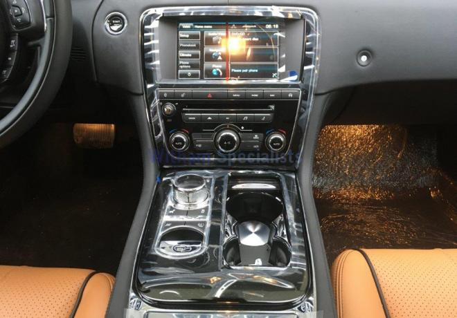 Jaguar: XJ 3.0L V6 S/C Petrol AWD Auto 4 door LWB Premium - Gallery image 12