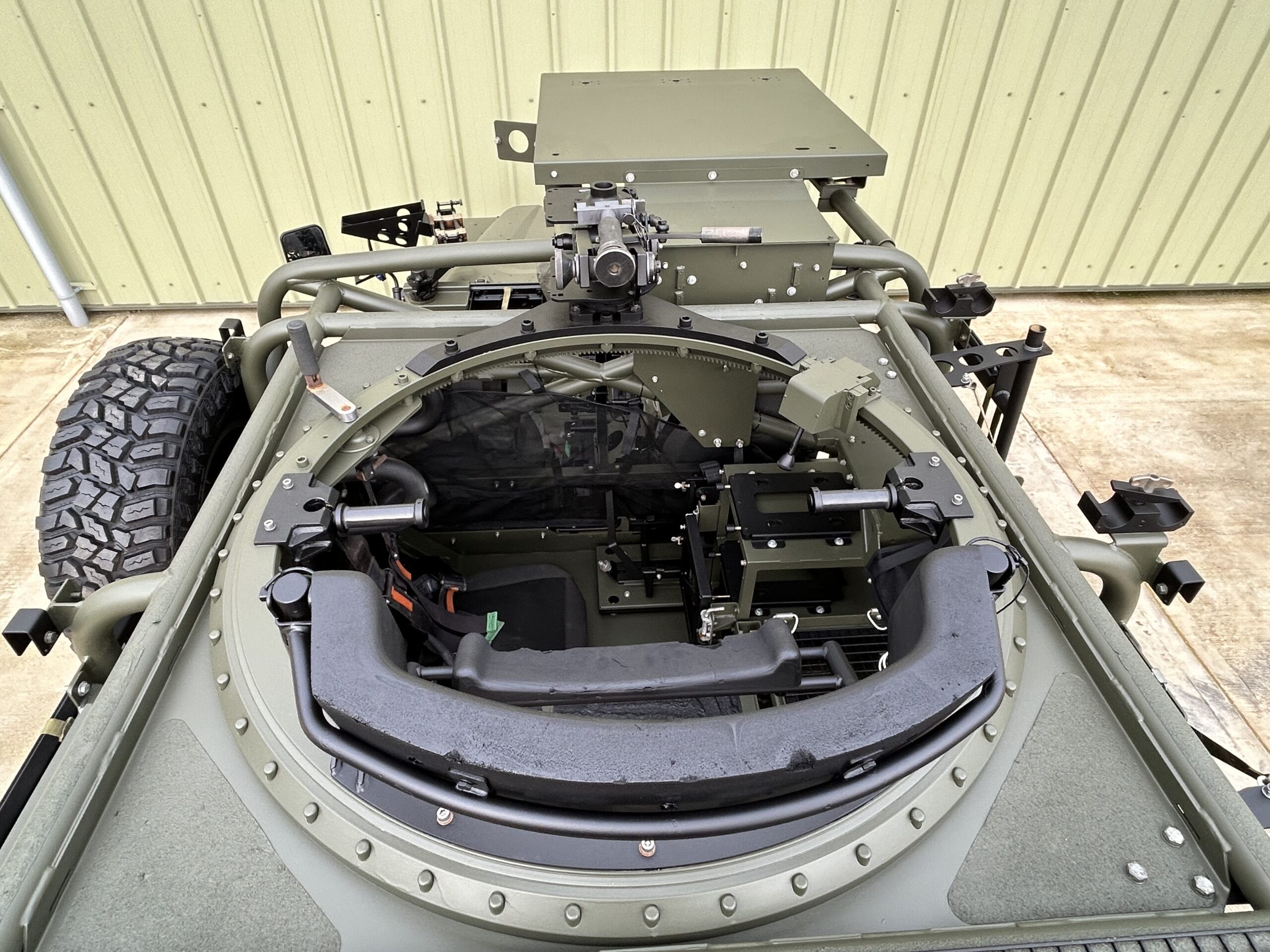 Land Rover RWMIK+ Patrol Vehicle - Gallery image 12