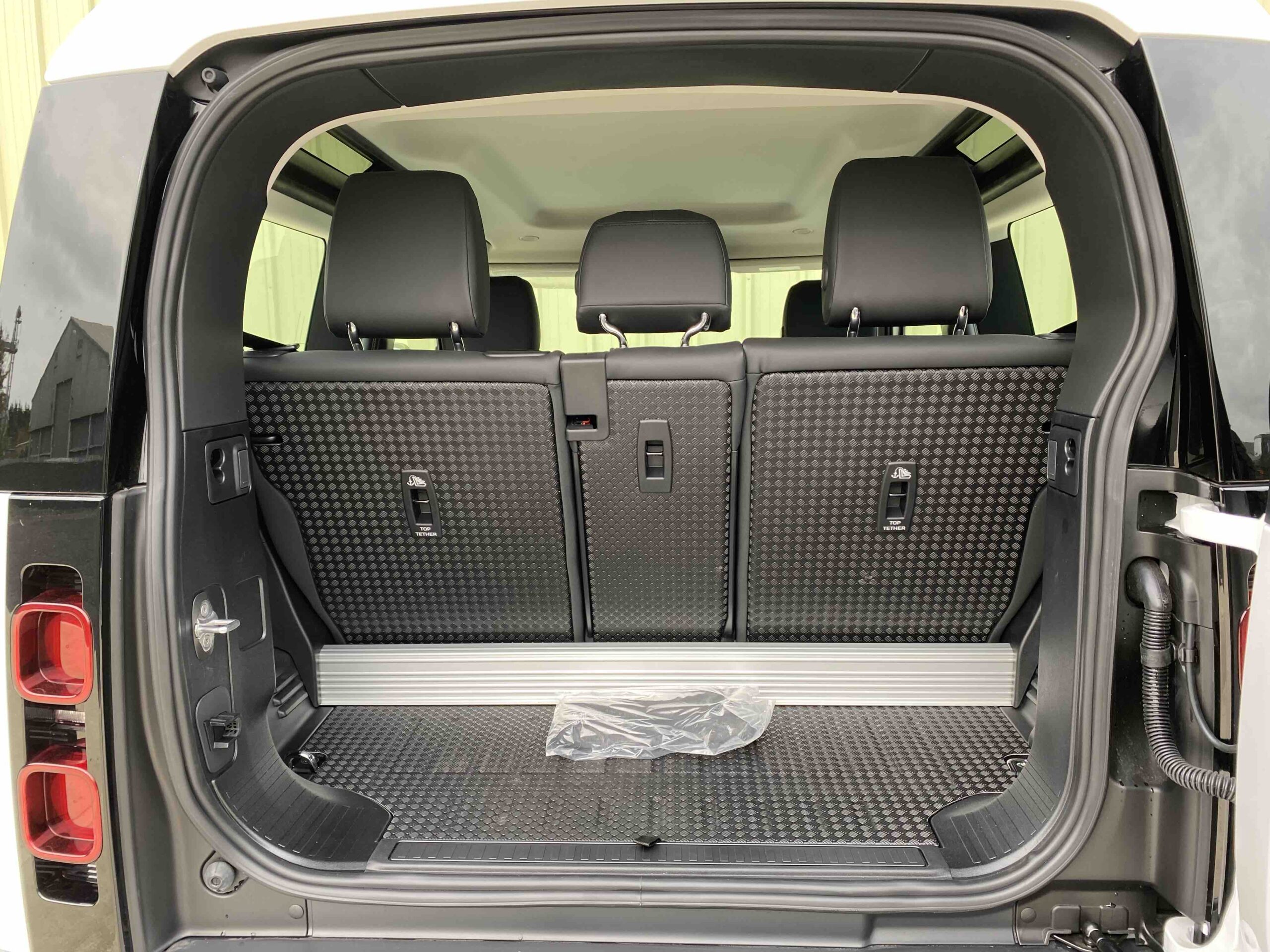 Land Rover: Defender 90 D240 S LHD - Gallery image 10