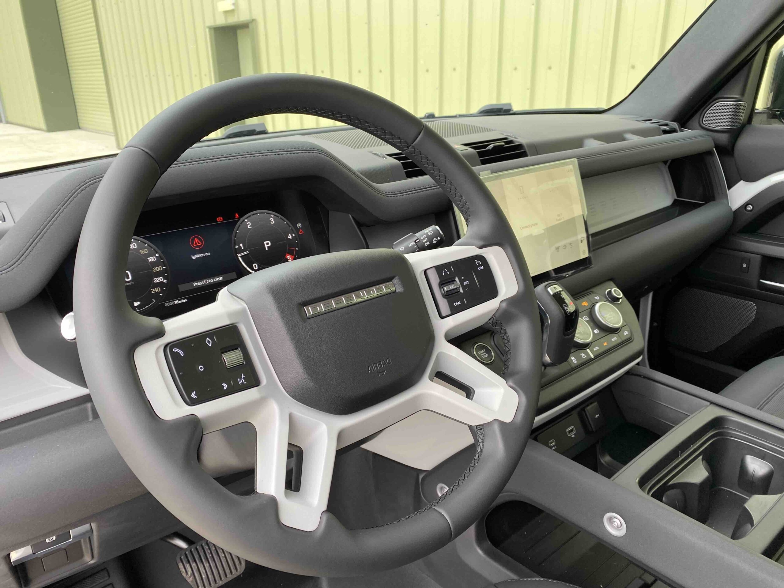 Land Rover: Defender 90 D240 S LHD - Gallery image 12