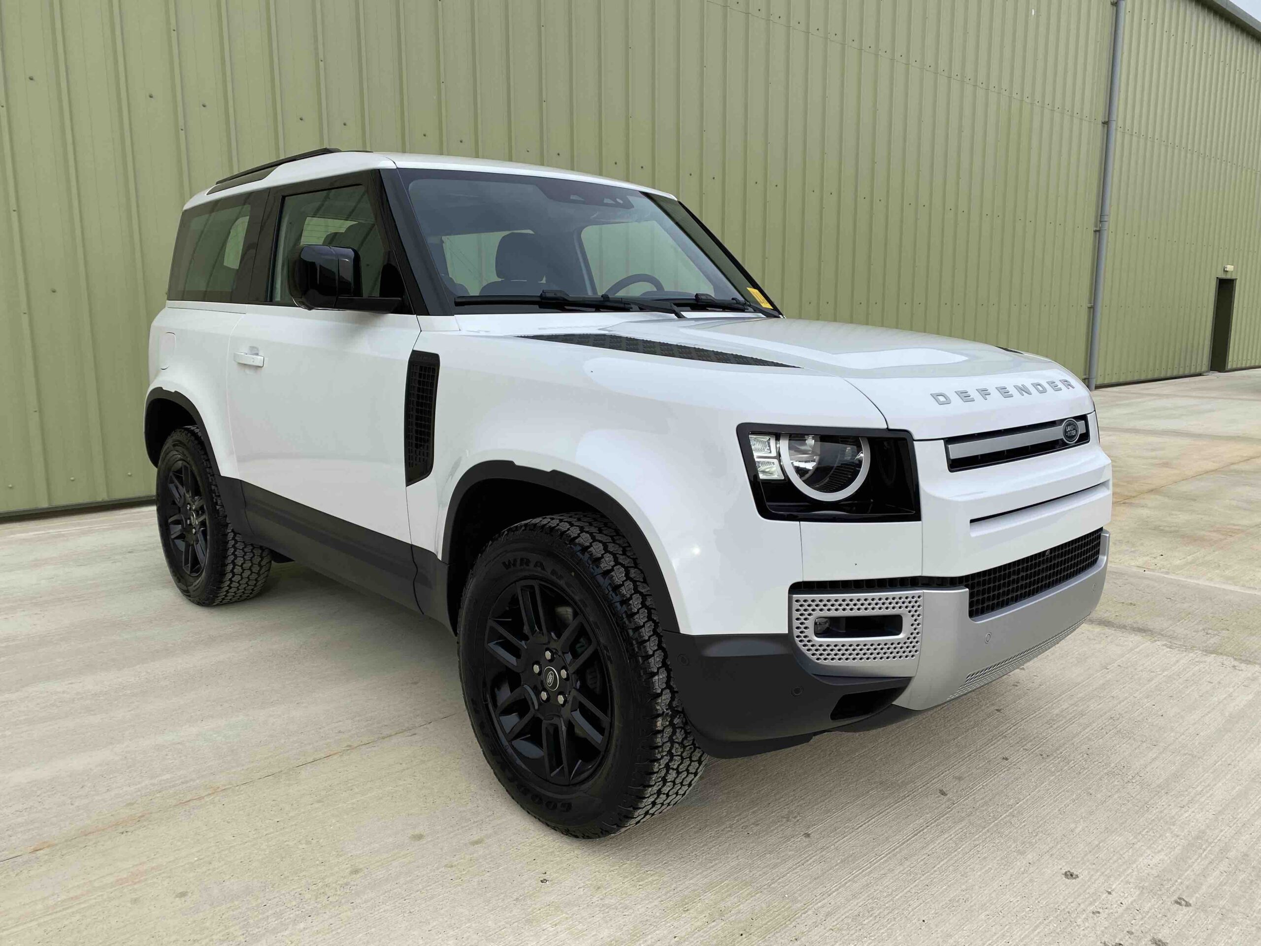 Land Rover: Defender 90 D240 S LHD - Gallery image 2