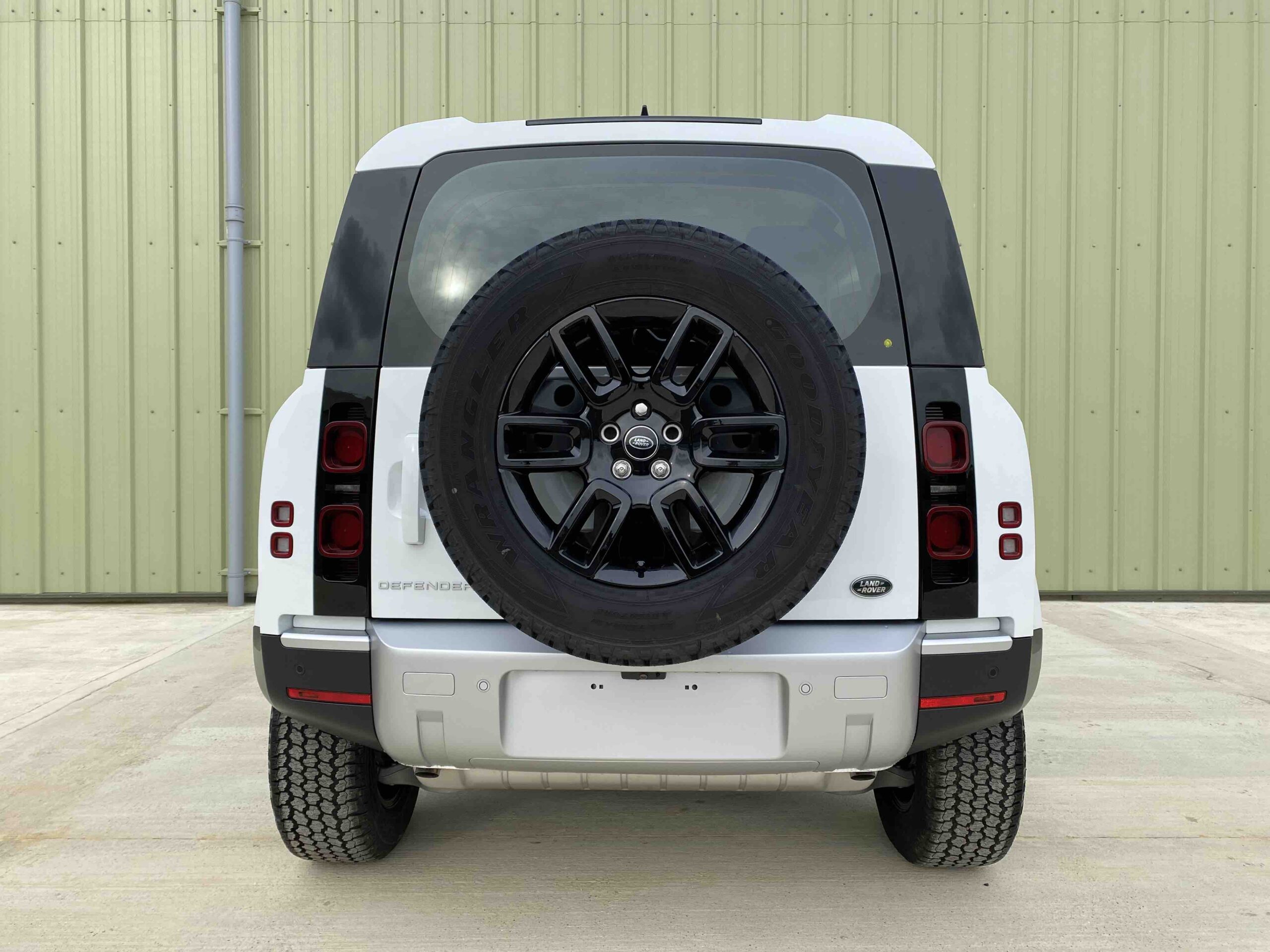 Land Rover: Defender 90 D240 S LHD - Gallery image 7