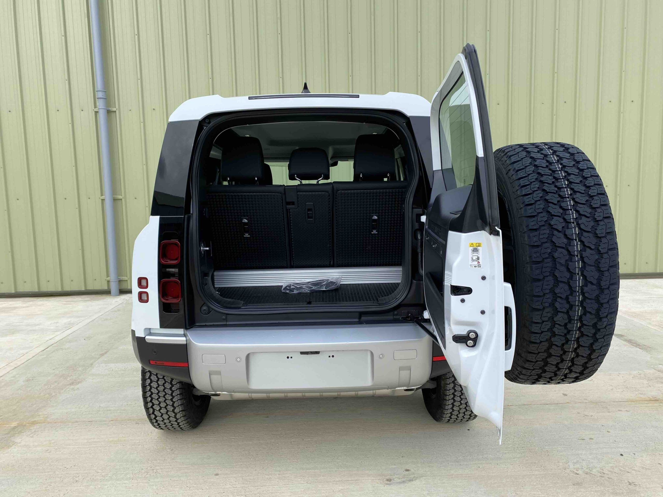 Land Rover: Defender 90 D240 S LHD - Gallery image 8