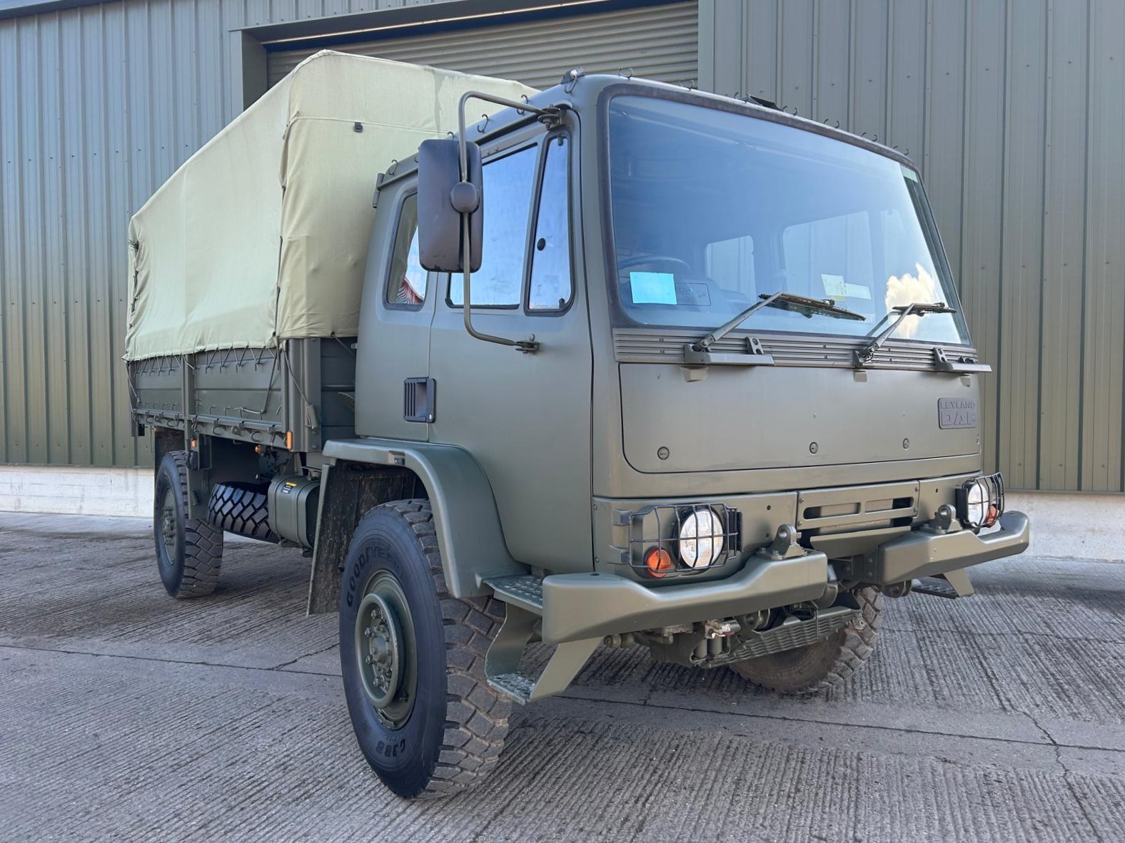 Leyland DAF T244 4x4 Cargo Truck with Winch RHD - Gallery image 3