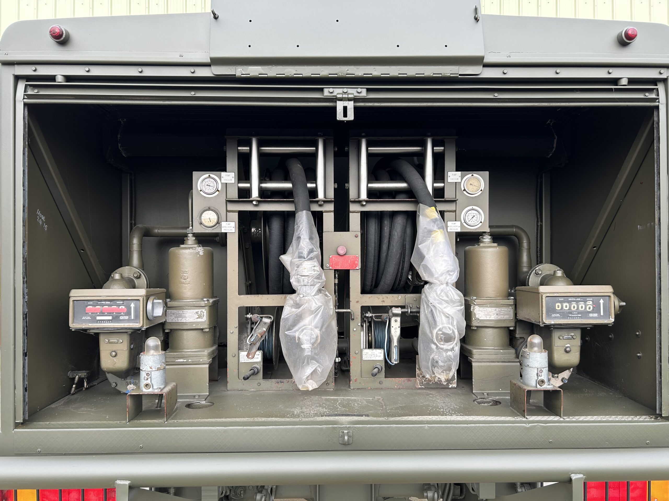 Leyland DAF 4×4 5000 litre tanker/refueller, right hand drive (RHD) - Gallery image 10