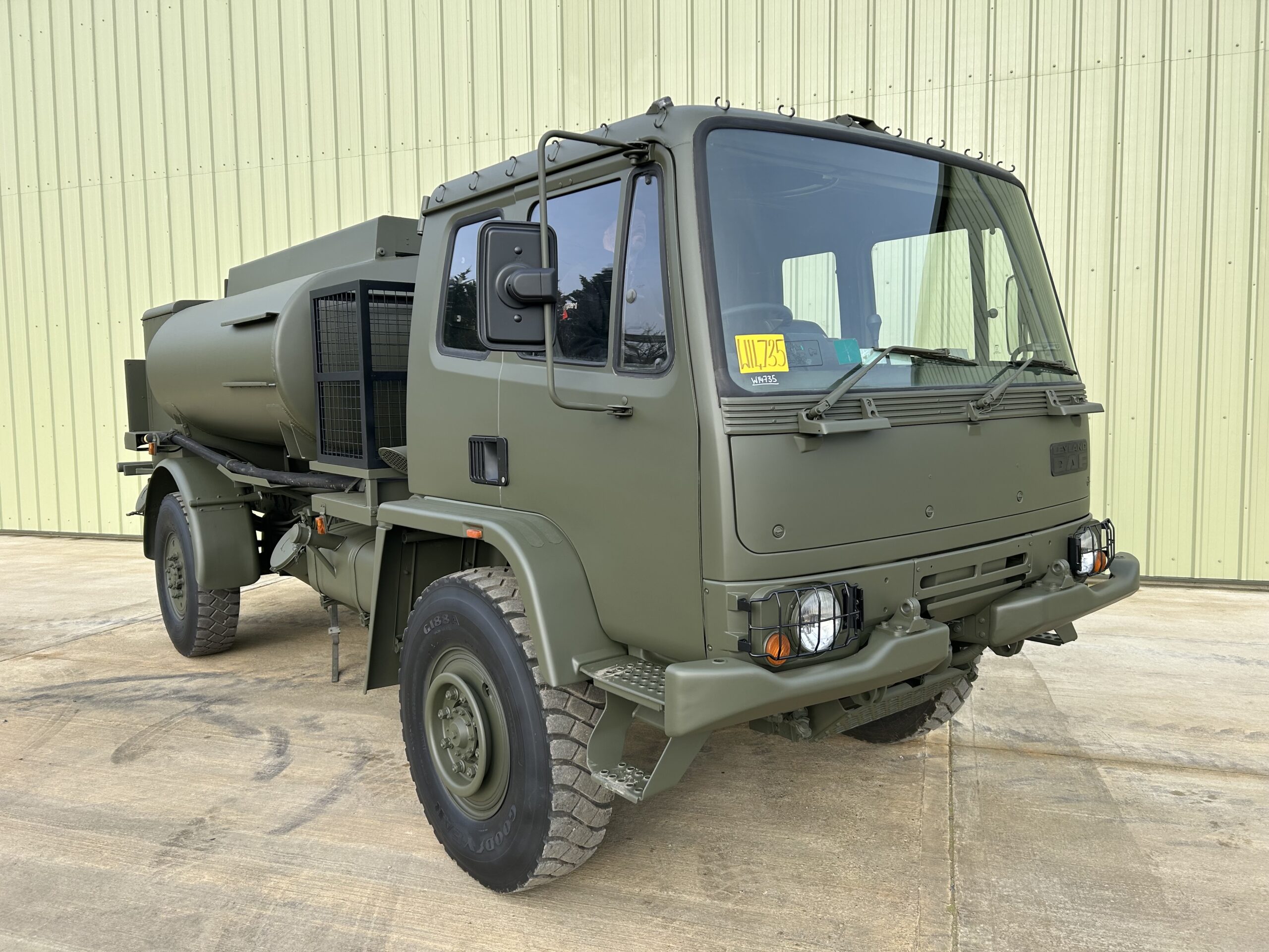 Leyland DAF 4×4 5000 litre tanker/refueller, right hand drive (RHD) - Gallery image 3