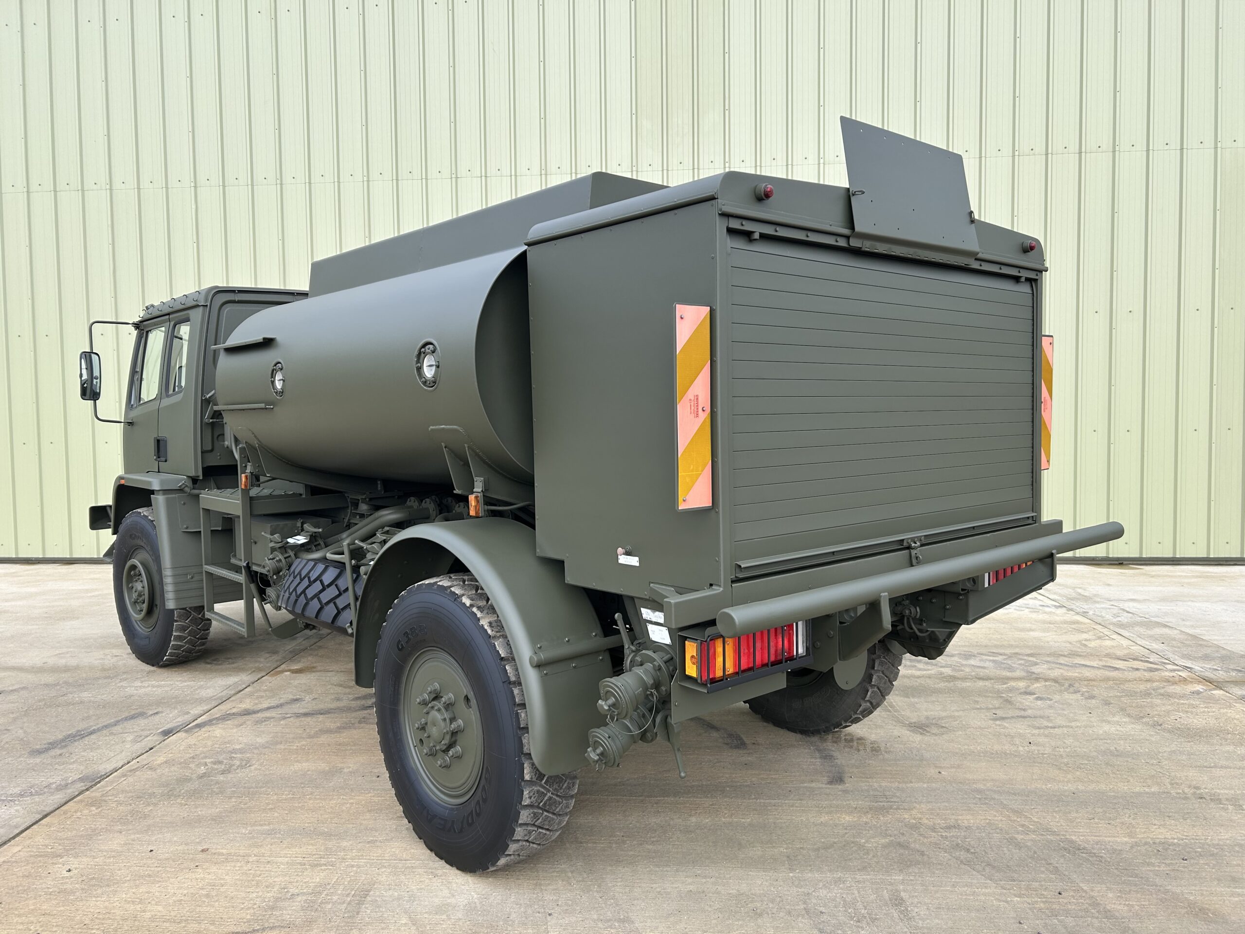 Leyland DAF 4×4 5000 litre tanker/refueller, right hand drive (RHD) - Gallery image 9