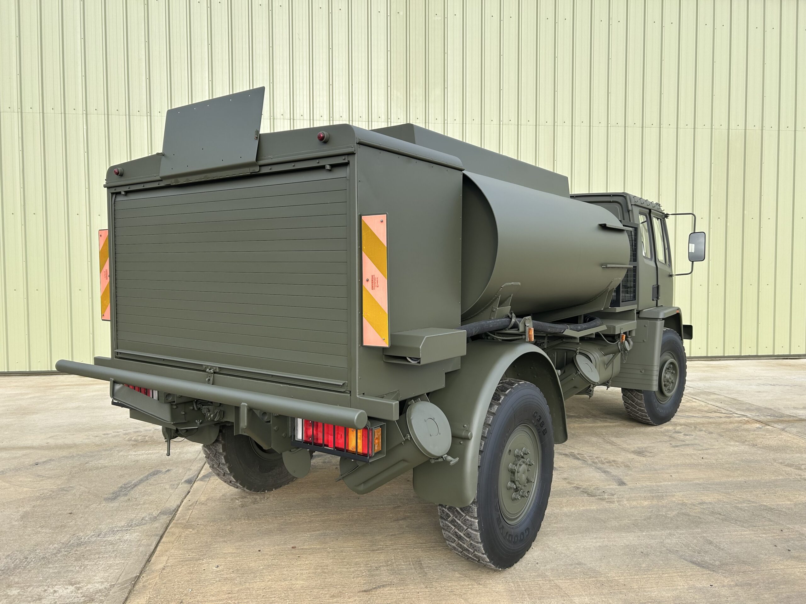 Leyland DAF 4×4 5000 litre tanker/refueller, right hand drive (RHD) - Gallery image 7