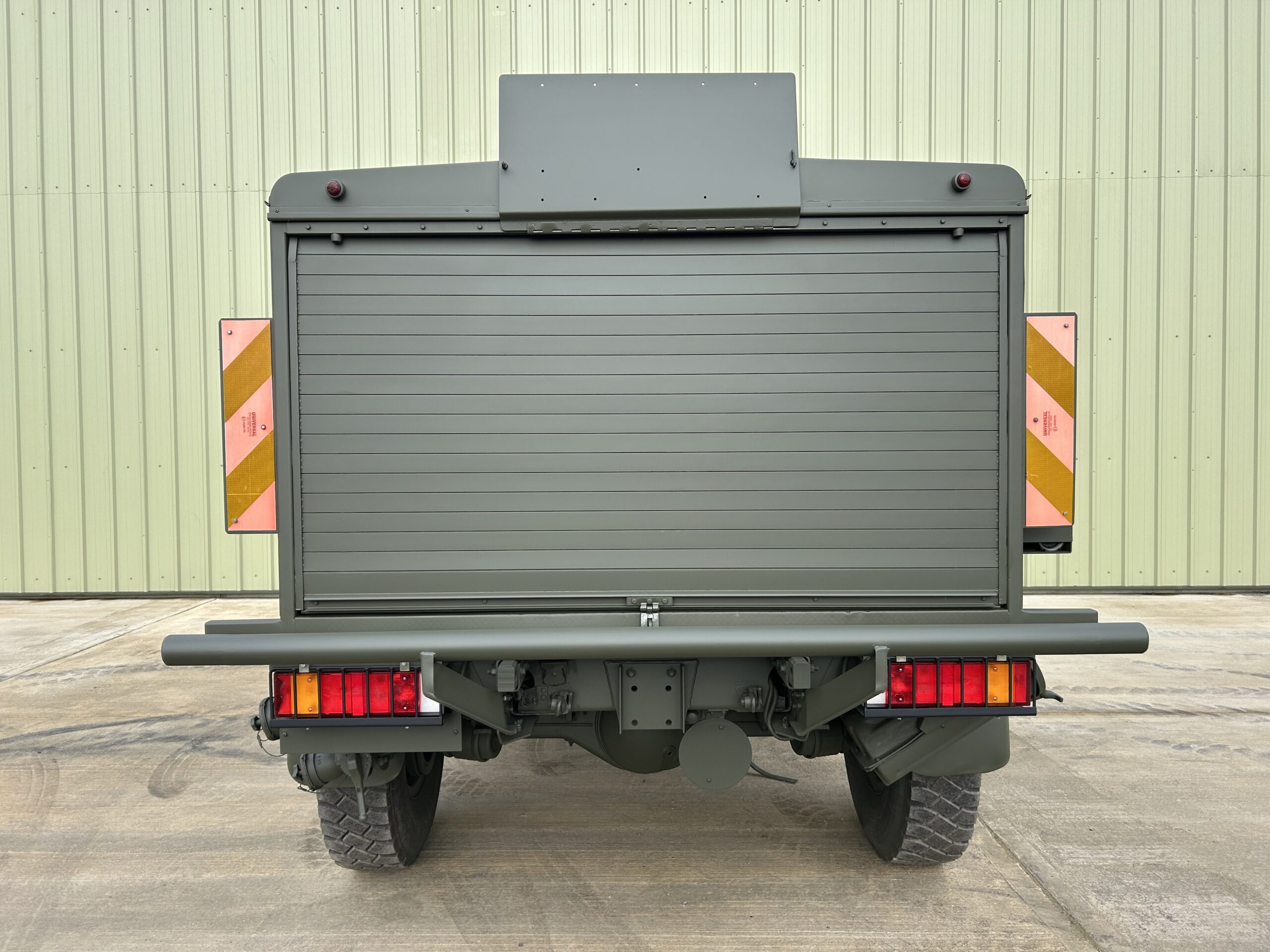 Leyland DAF 4×4 5000 litre tanker/refueller, right hand drive (RHD) - Gallery image 8