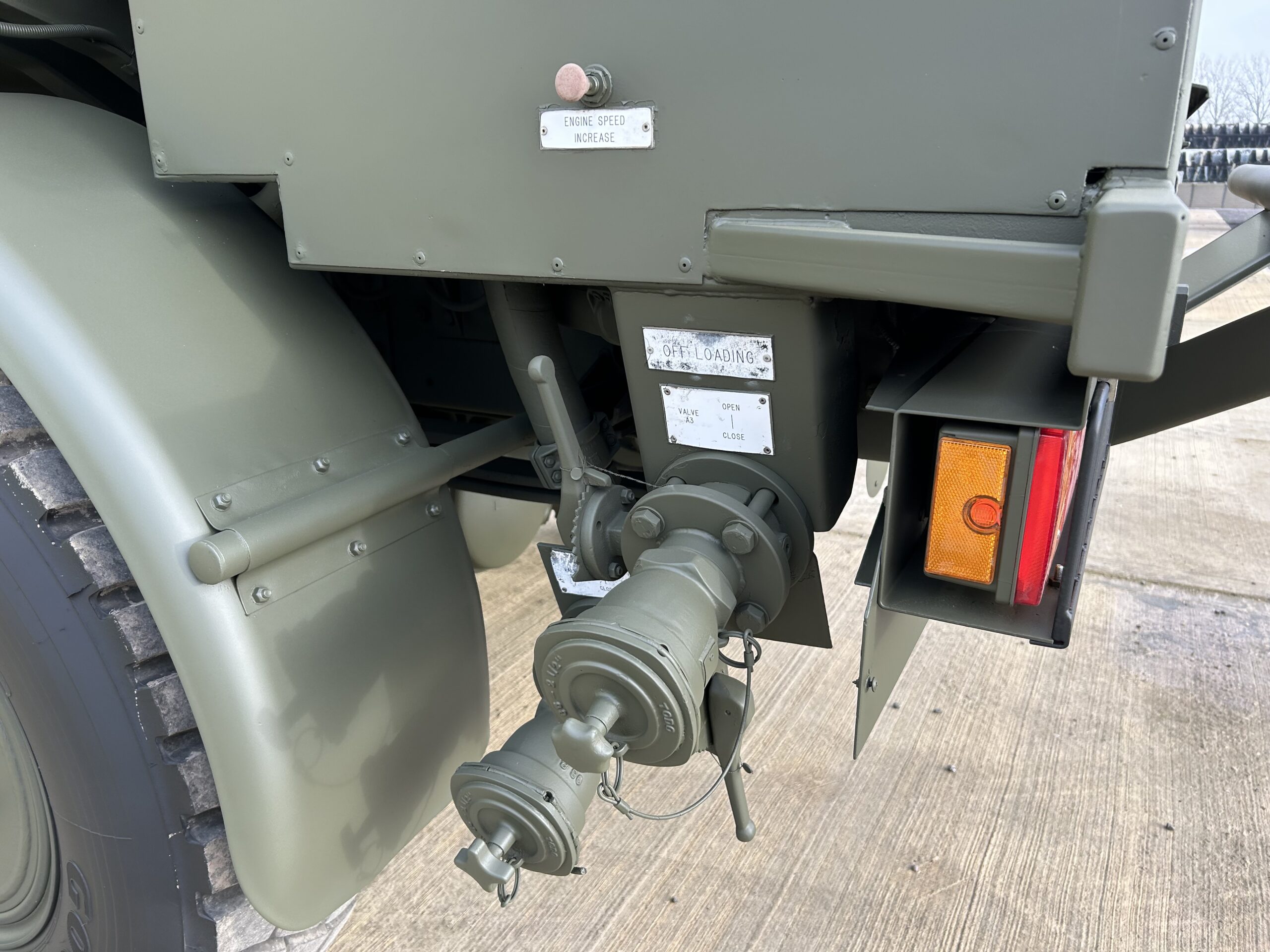 Leyland DAF 4×4 5000 litre tanker/refueller, right hand drive (RHD) - Gallery image 20