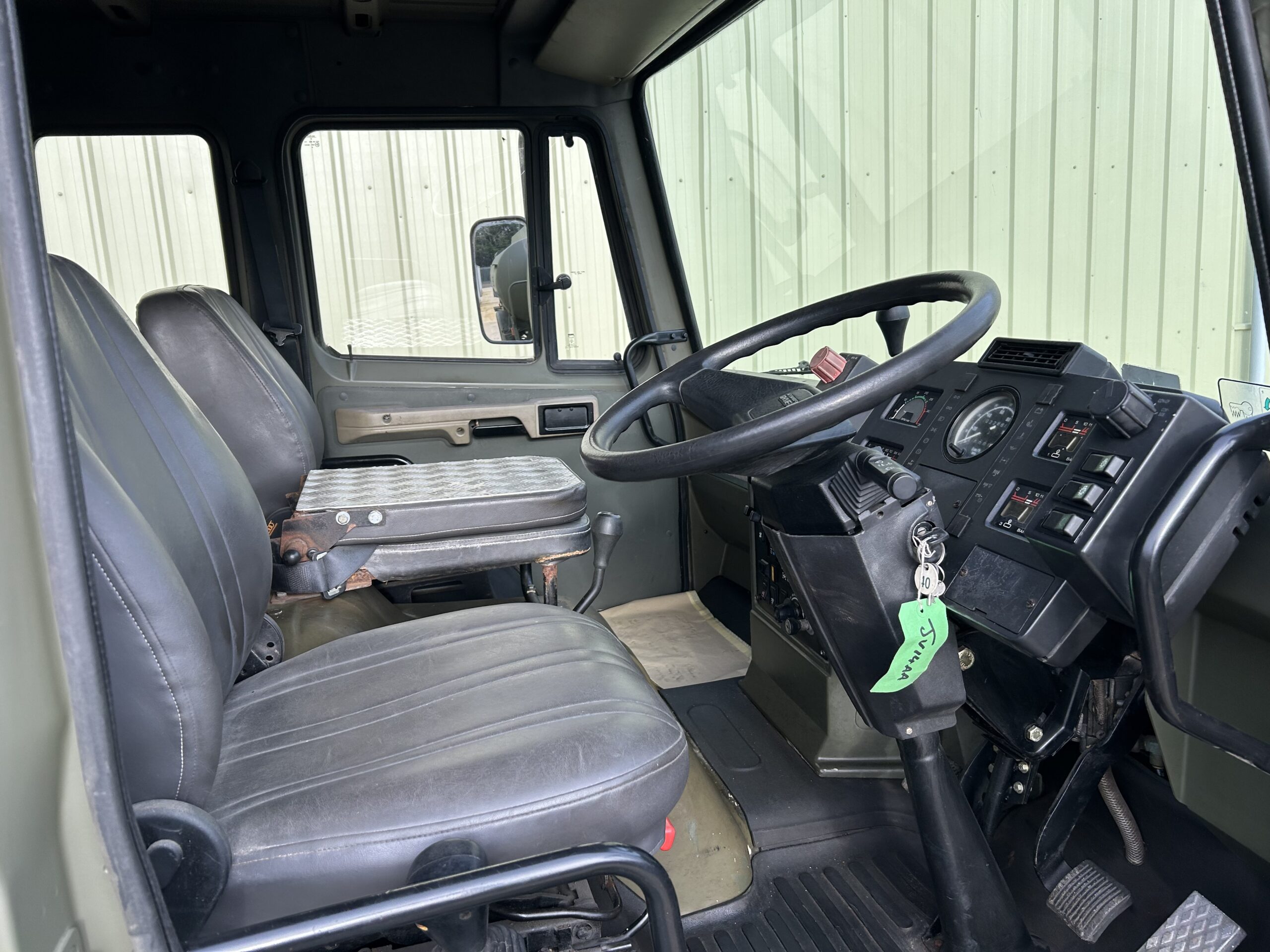 Leyland DAF 4×4 5000 litre tanker/refueller, right hand drive (RHD) - Gallery image 12