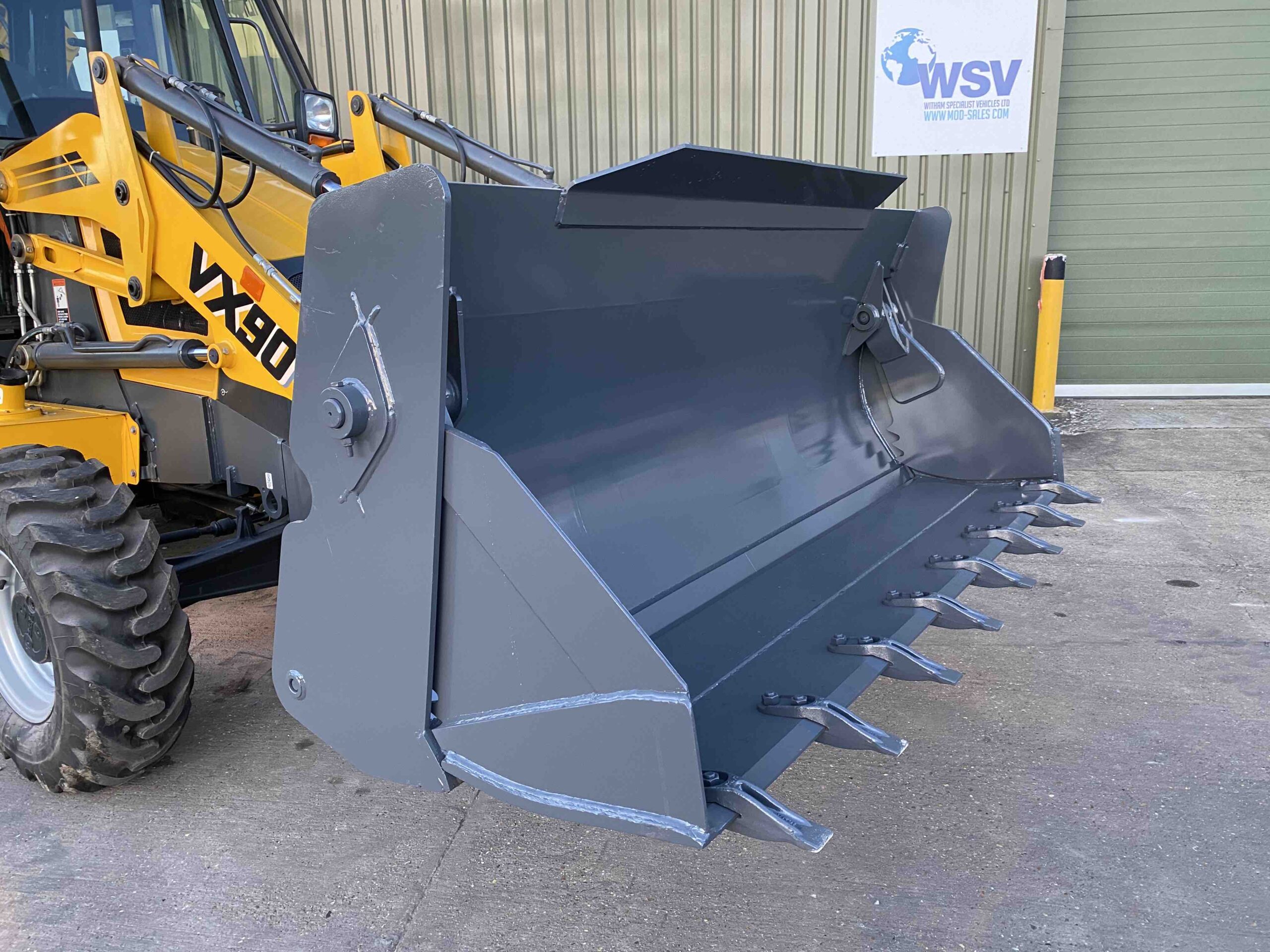 Mahindra: VX90 4X4 Earth Master Backhoe Loader - Gallery image 11