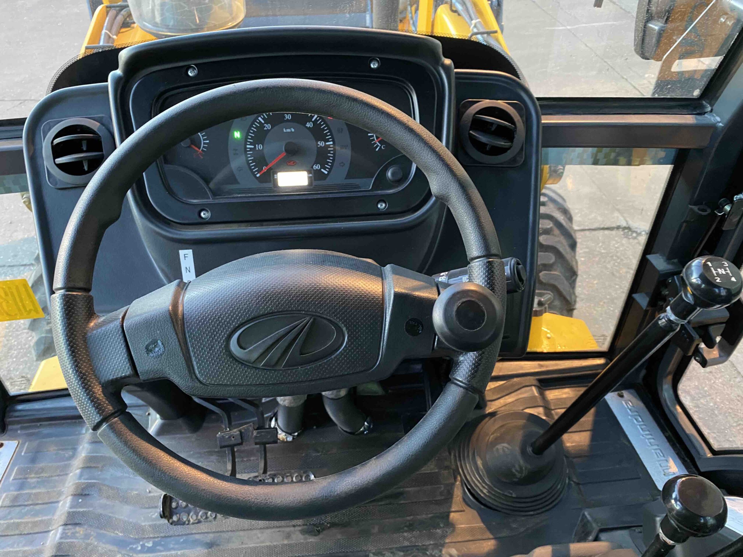 Mahindra: VX90 4X4 Earth Master Backhoe Loader - Gallery image 22