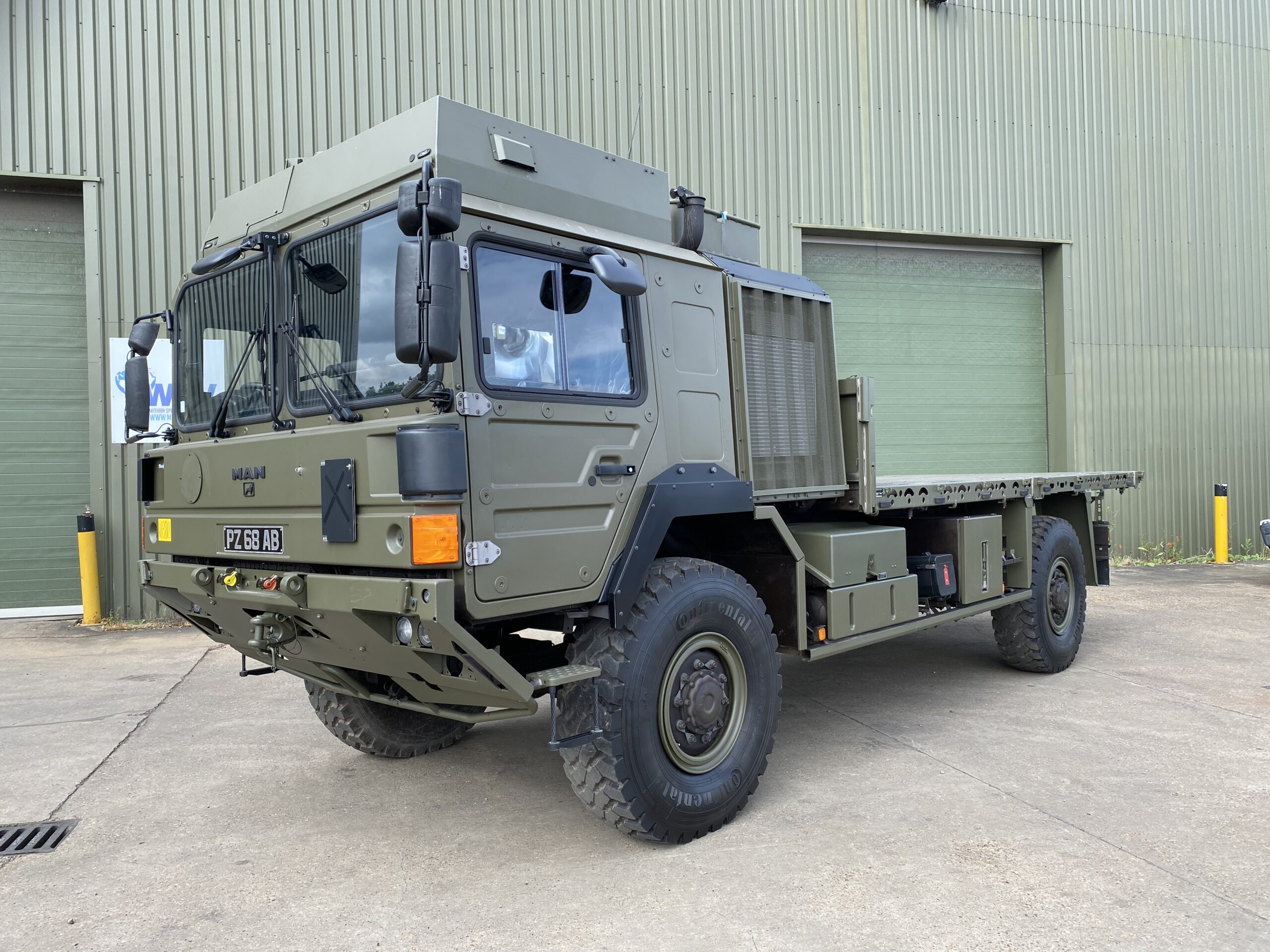 MAN HX60 : 4x4 Flatbed truck Unused Reserve Condition - Gallery image 1