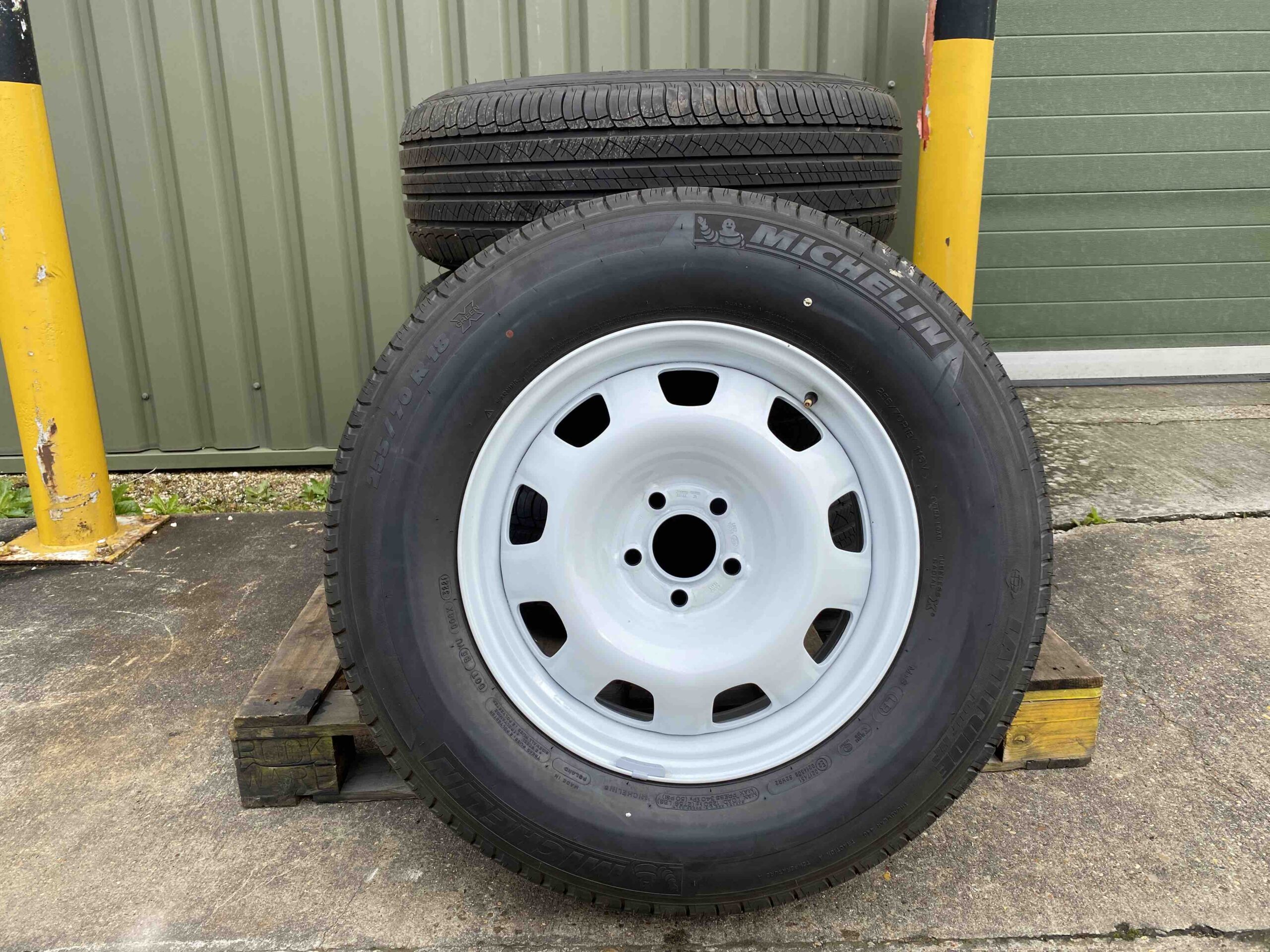 Michelin: 255/70R18 Latitude Tour HP LR Defender Rims - Gallery image 1