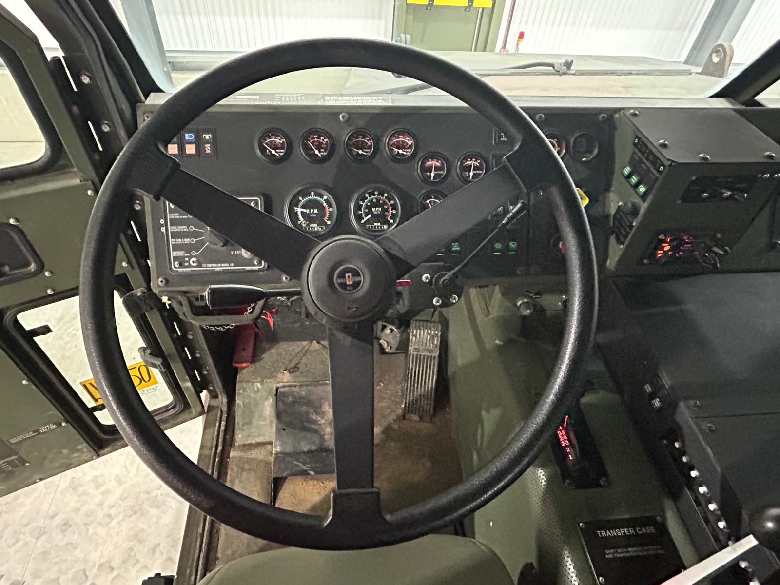 Oshkosh M1070 8x8 Heavy Equipment Transporter System (HETS) - Gallery image 10