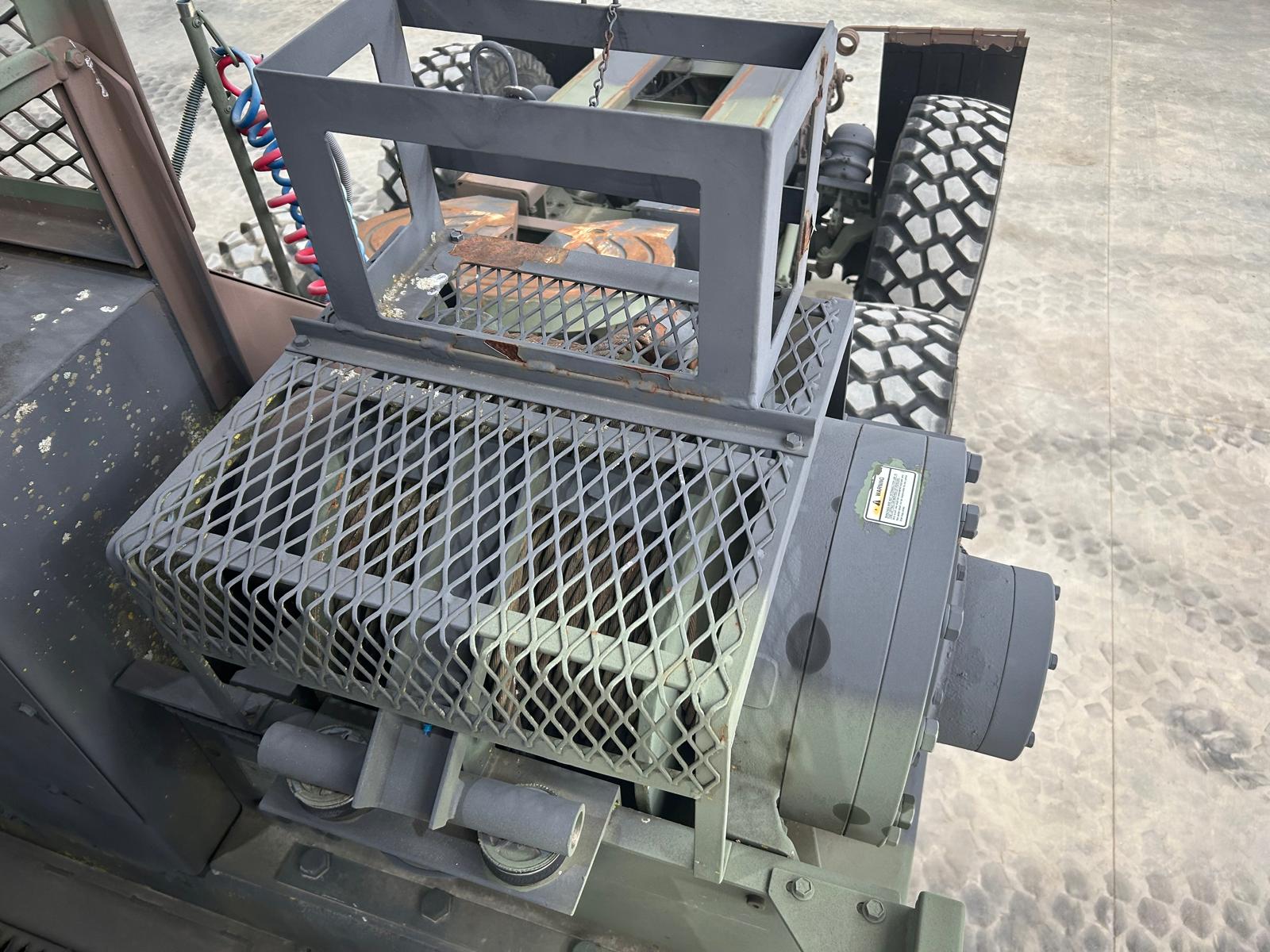 Oshkosh M1070 8x8 Heavy Equipment Transporter System (HETS) - Gallery image 19