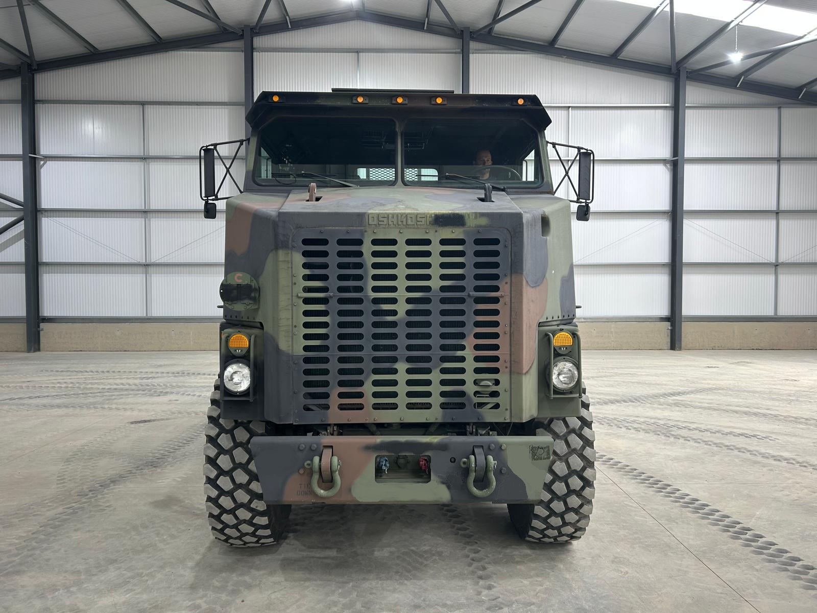 Oshkosh M1070 8x8 Heavy Equipment Transporter System (HETS)