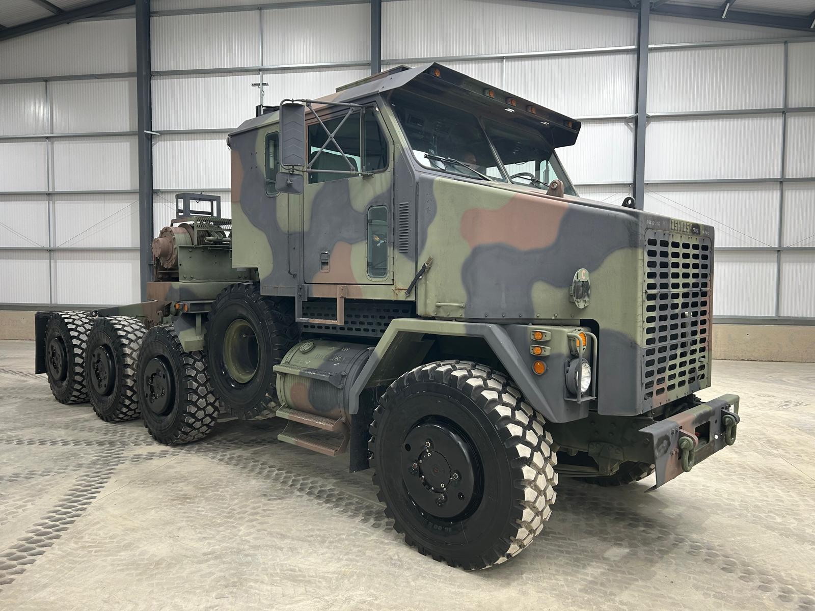 Oshkosh M1070 8x8 Heavy Equipment Transporter System (HETS) - Gallery image 3