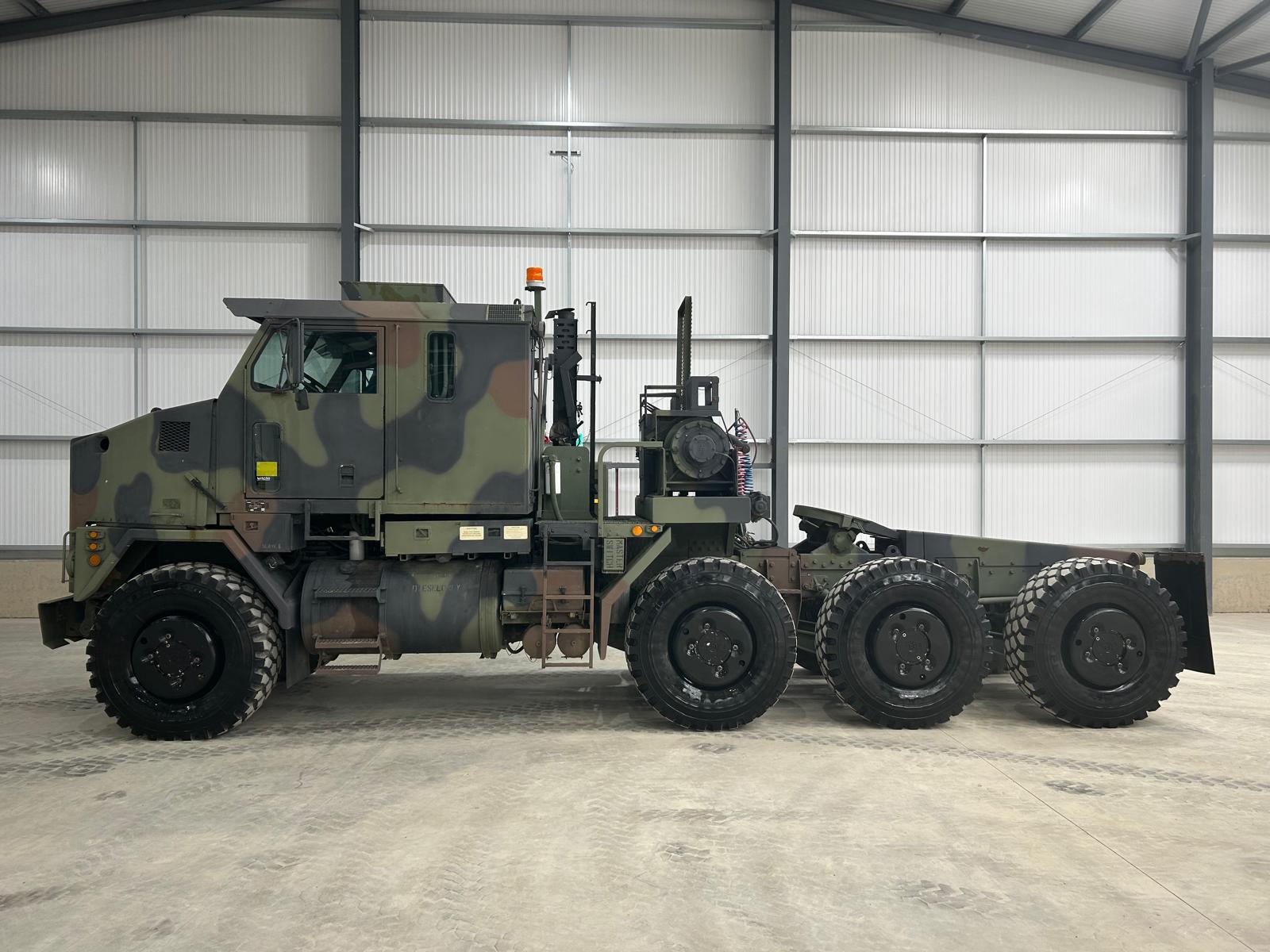 Oshkosh M1070 8x8 Heavy Equipment Transporter System (HETS) - Gallery image 4